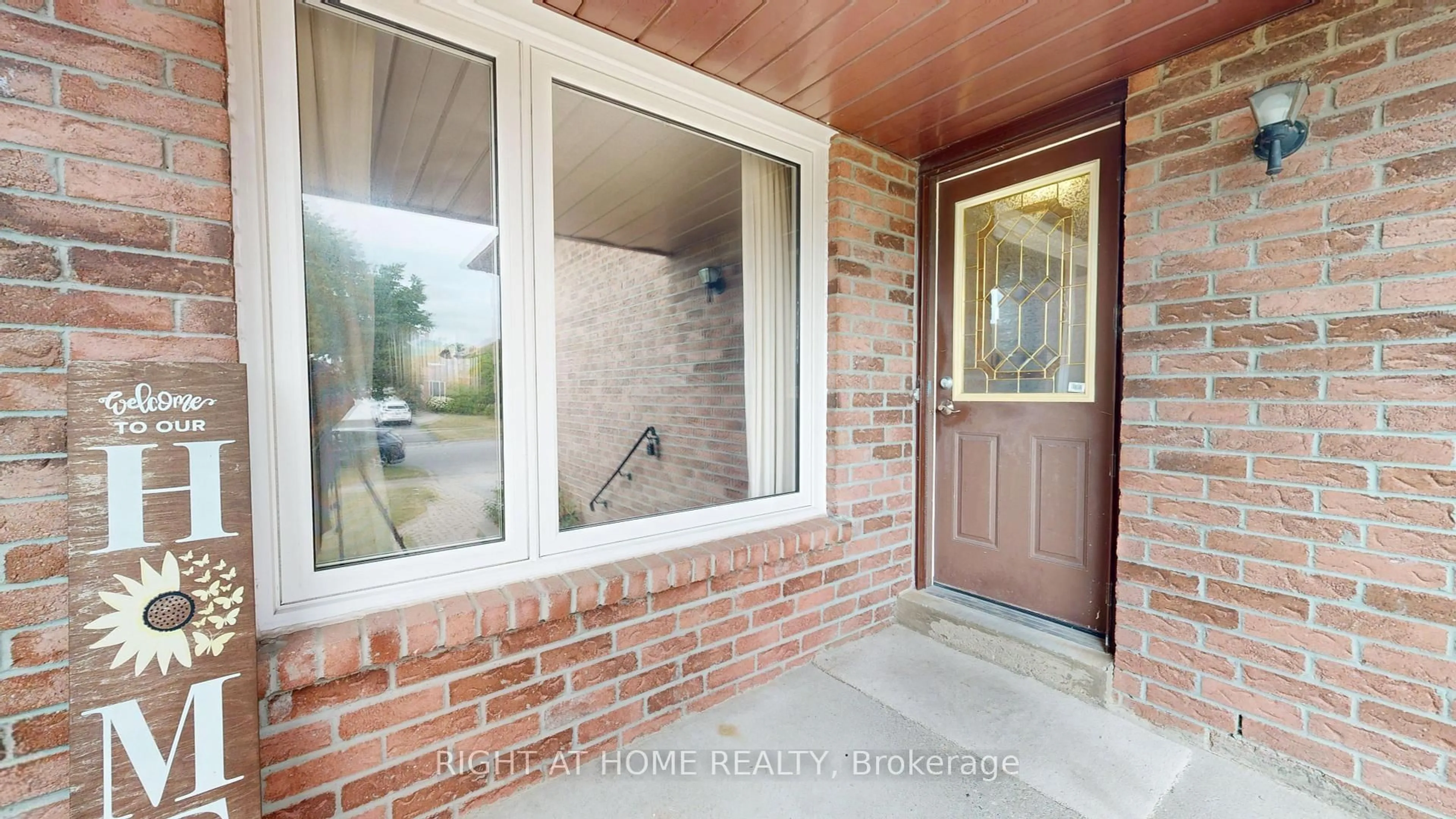 Unknown for 212 Delaney Dr, Ajax Ontario L1T 2B4