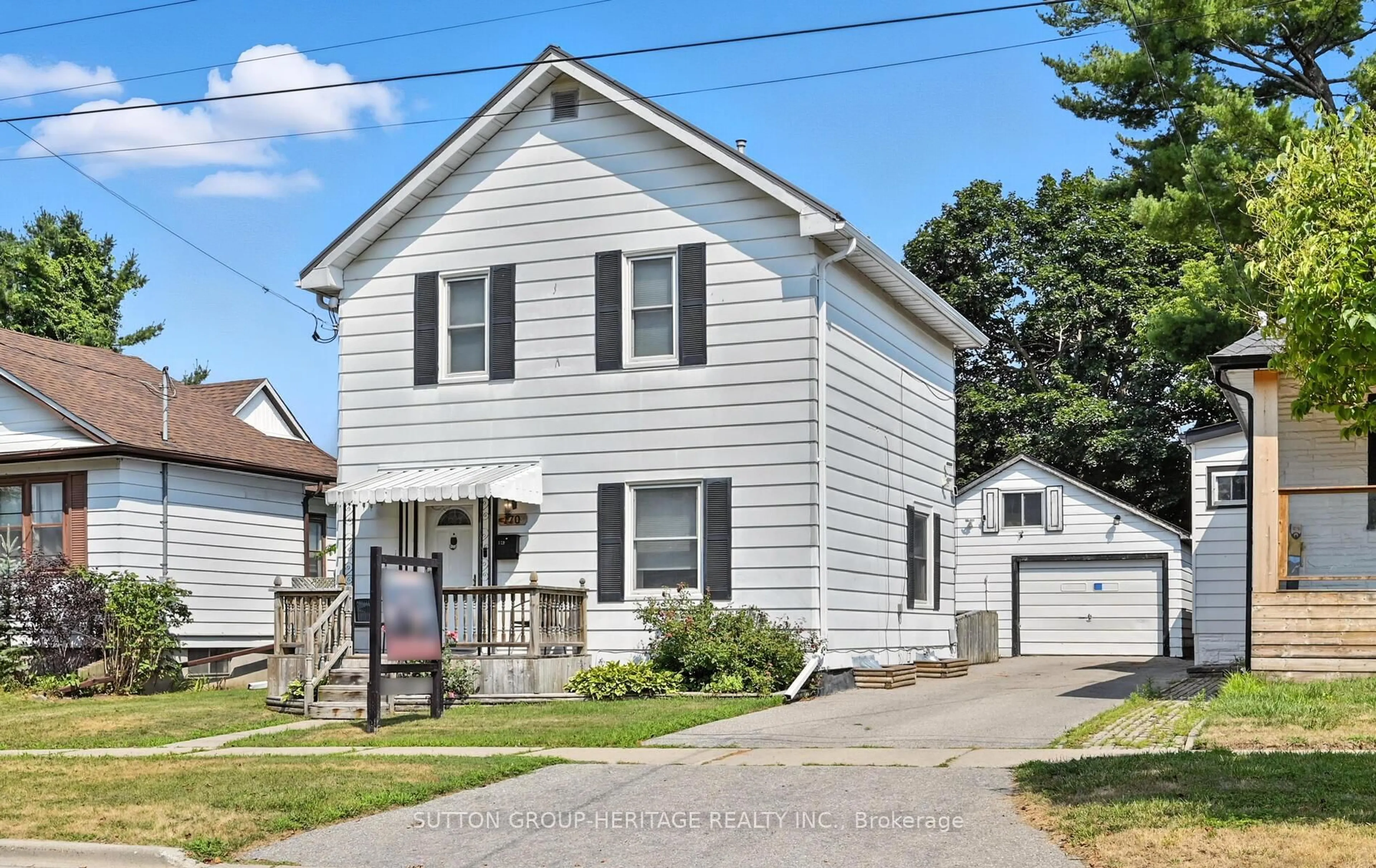 Home with vinyl exterior material, street for 170 Alma St, Oshawa Ontario L1G 2C2