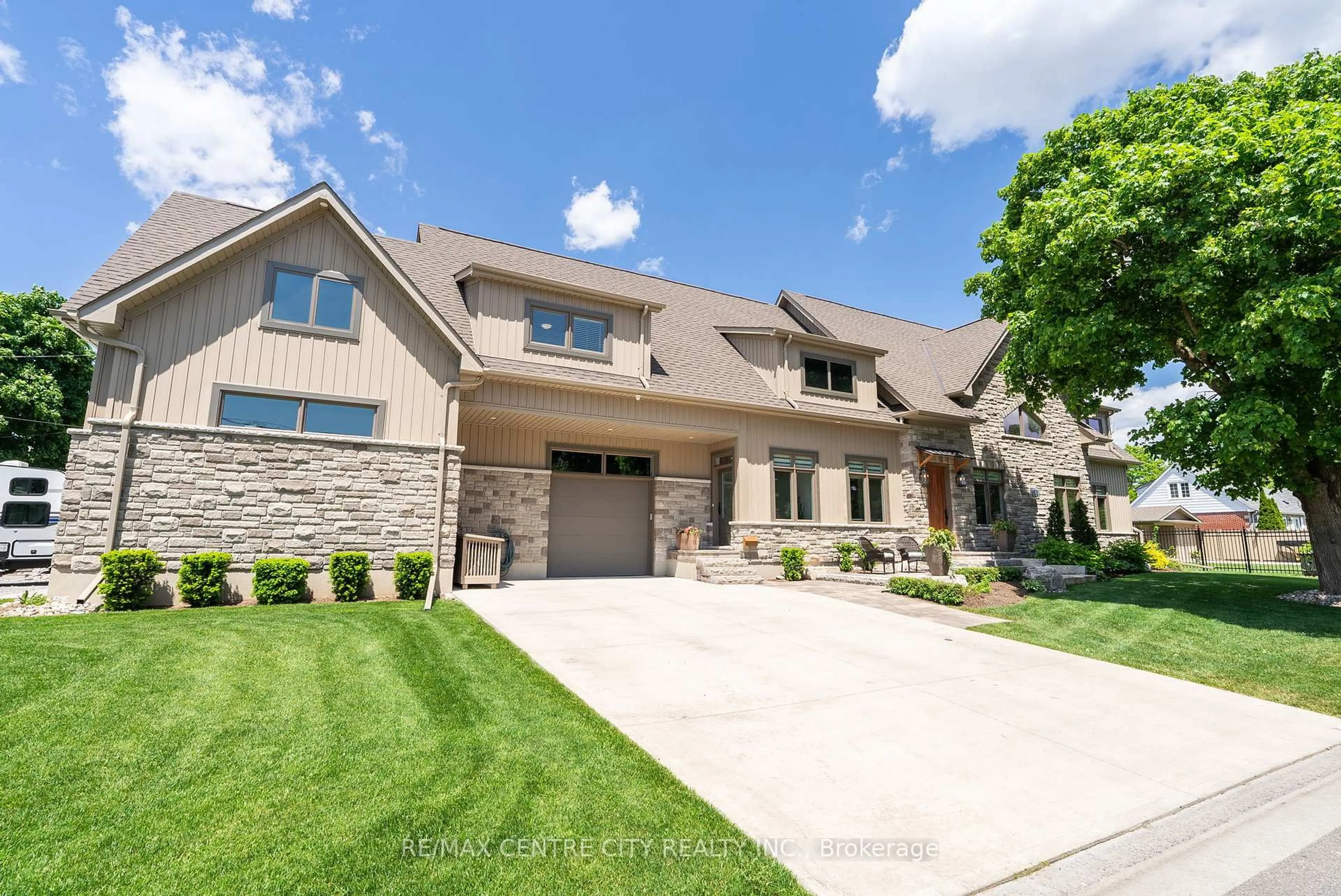 Home with brick exterior material, street for 20 Eastwood Ave, Oshawa Ontario L1G 3Y6