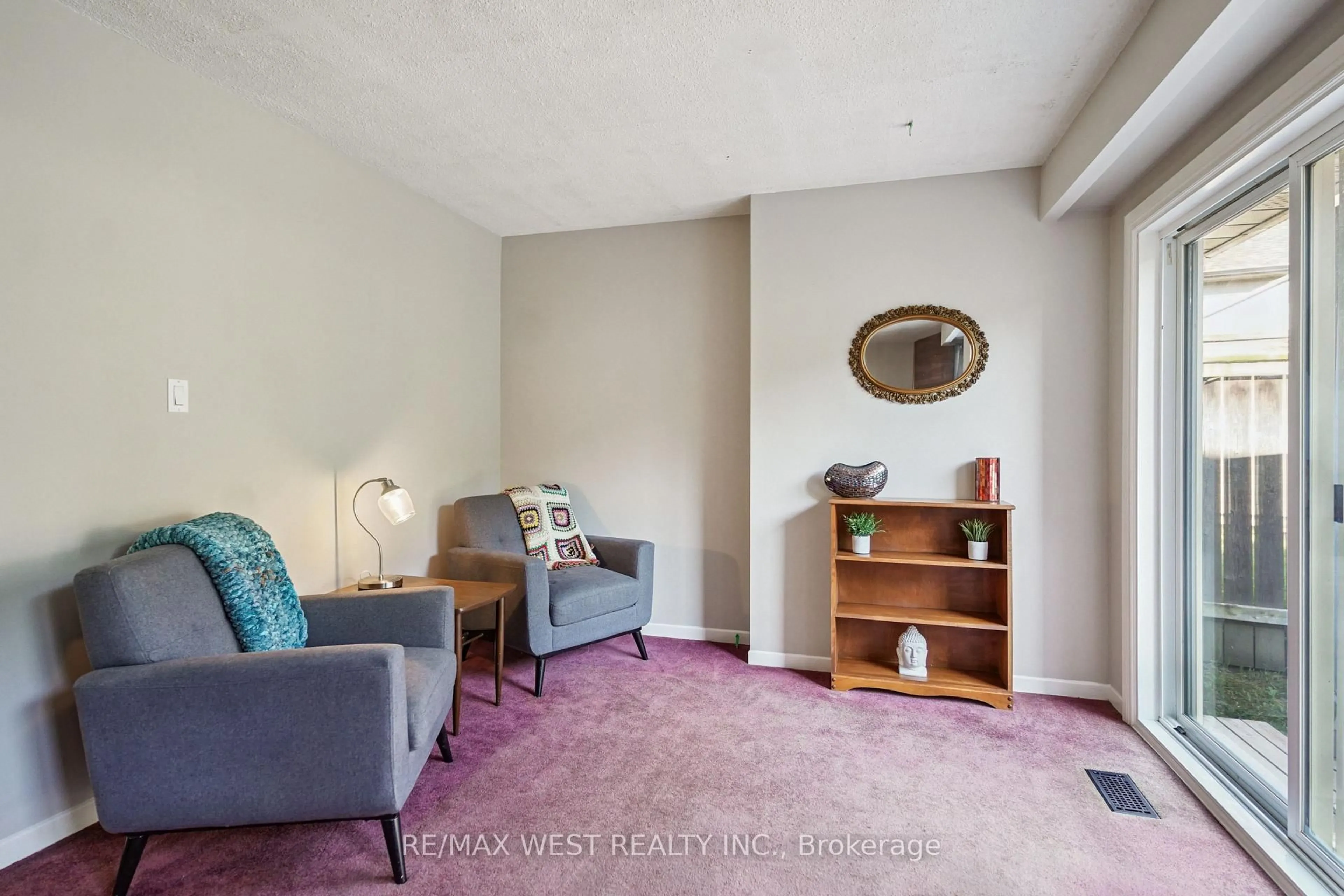 Living room with furniture, carpet floor for 1182 Canborough Cres, Pickering Ontario L1V 3K9