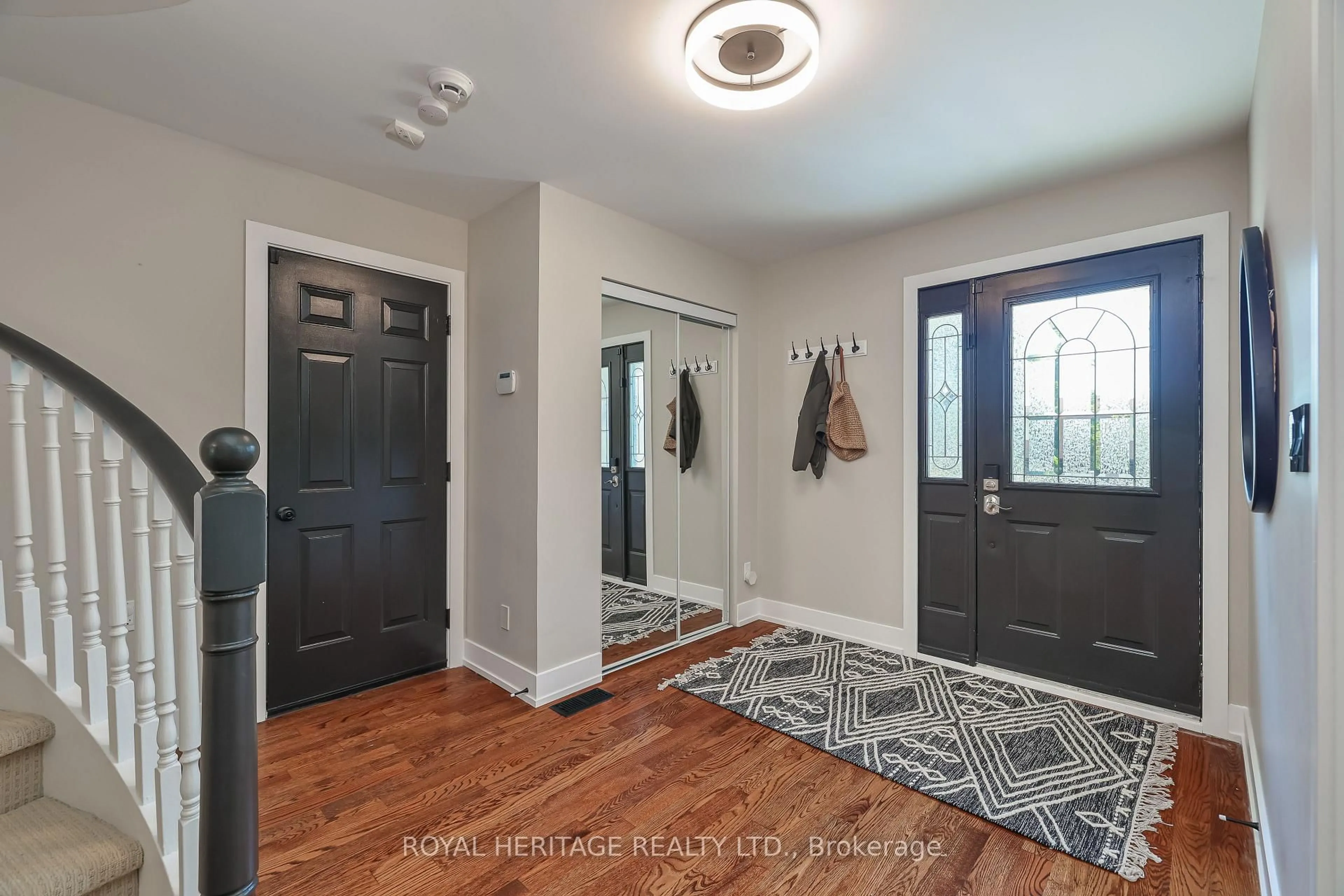 Indoor entryway for 532 Powell Rd, Whitby Ontario L1N 6Y7