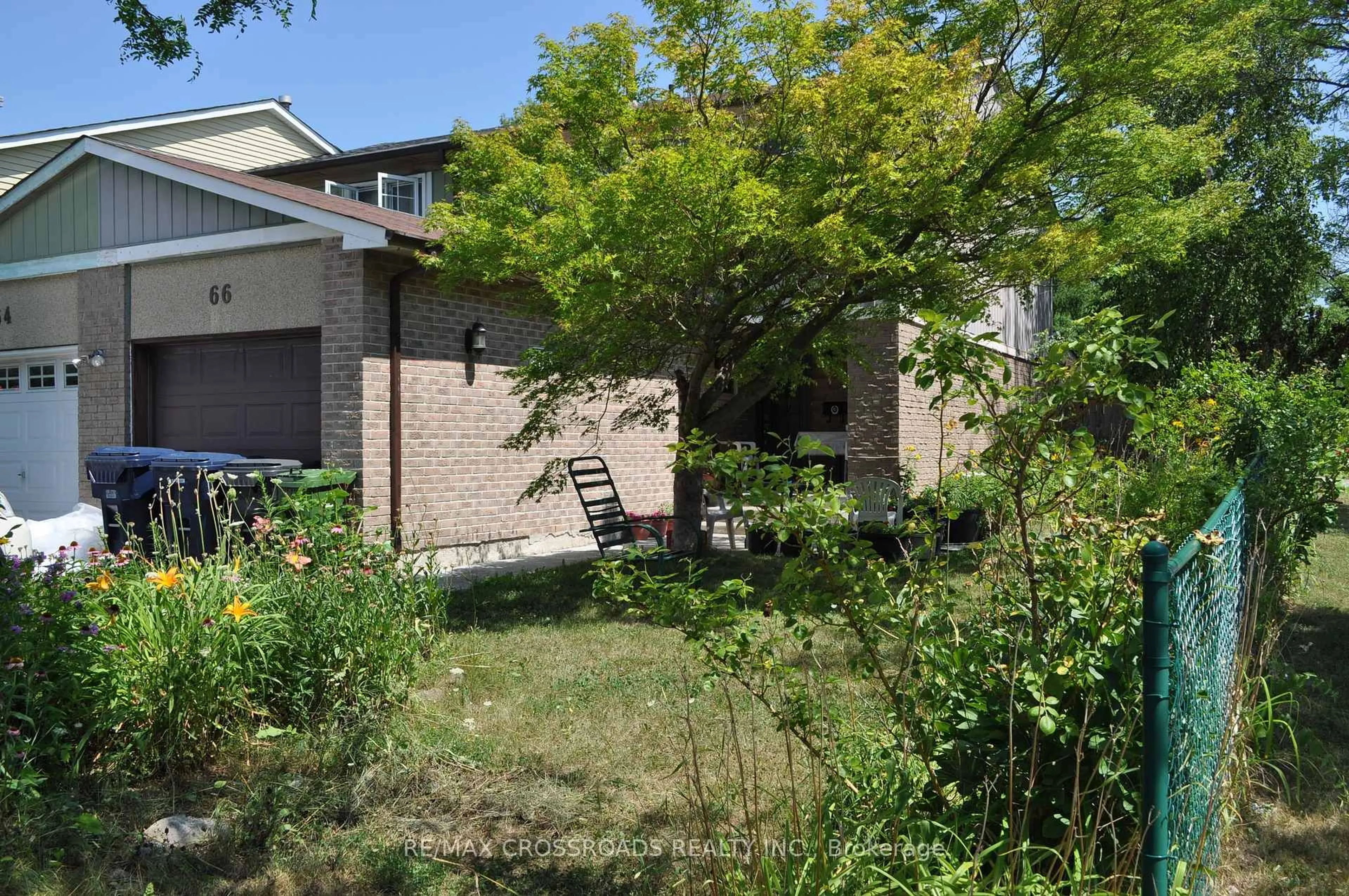 A pic from outside/outdoor area/front of a property/back of a property/a pic from drone, street for 66 Bushwood Crt, Toronto Ontario M1B 2T1