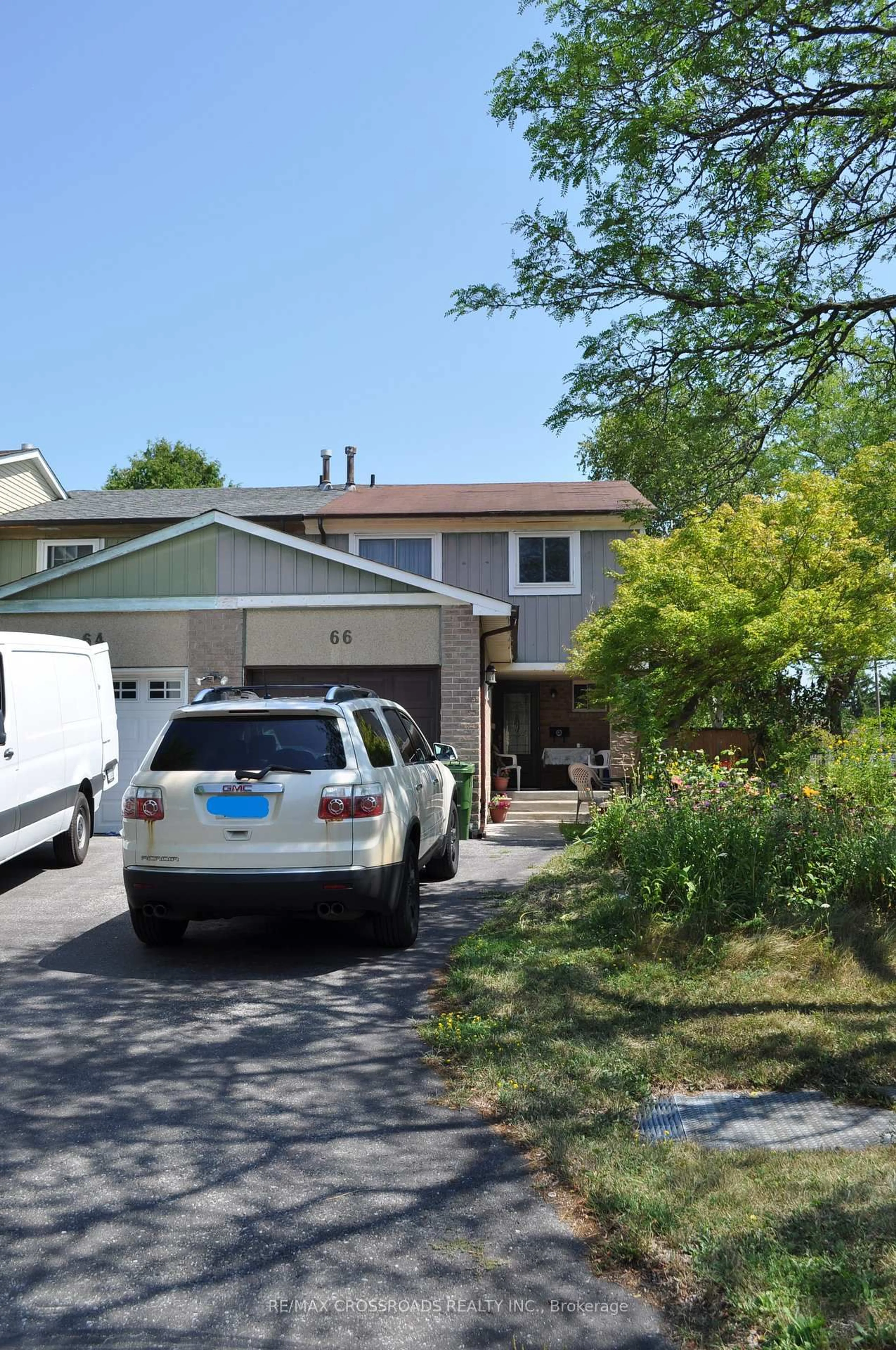 Home with vinyl exterior material, street for 66 Bushwood Crt, Toronto Ontario M1B 2T1