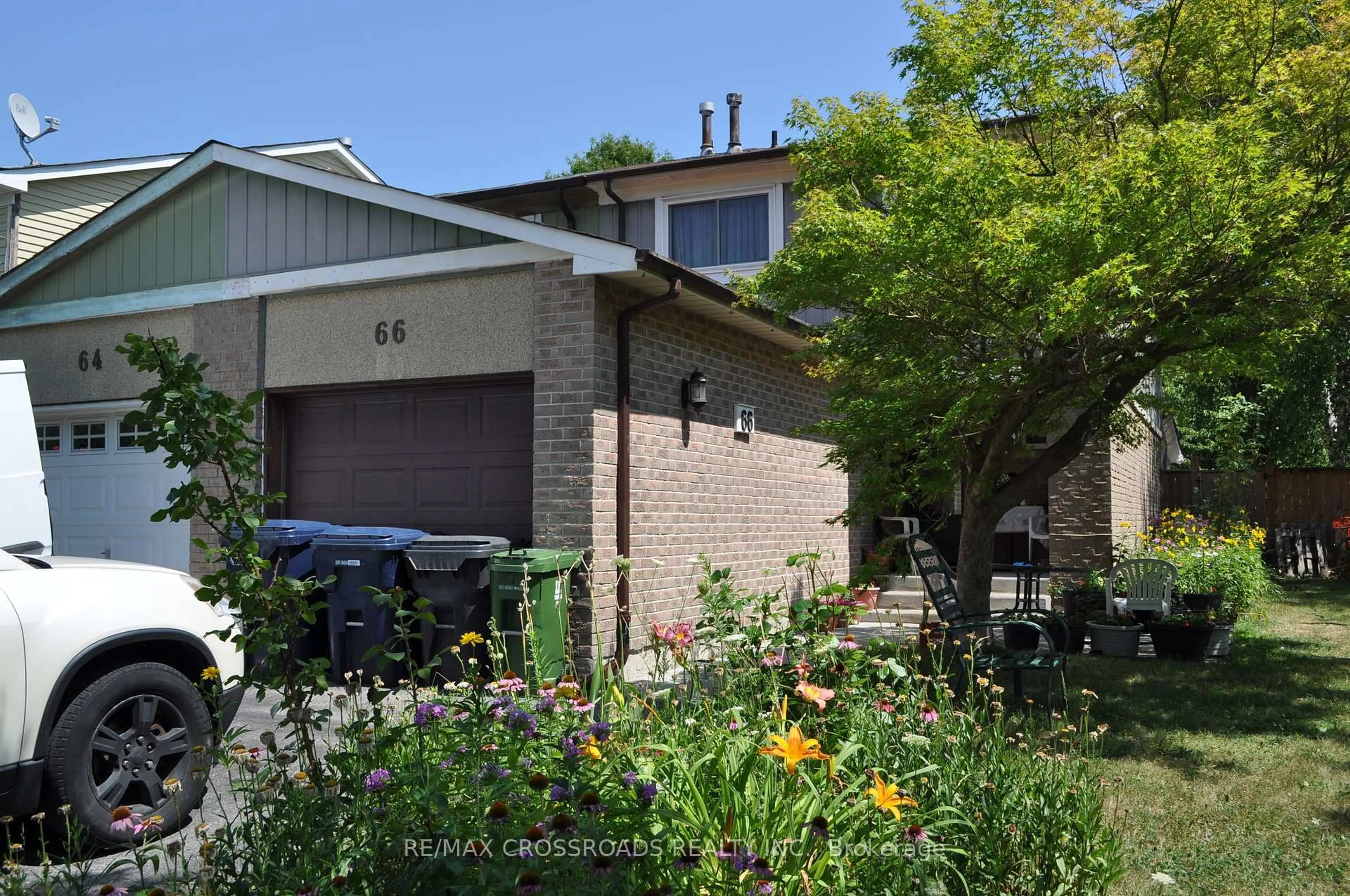 A pic from outside/outdoor area/front of a property/back of a property/a pic from drone, street for 66 Bushwood Crt, Toronto Ontario M1B 2T1