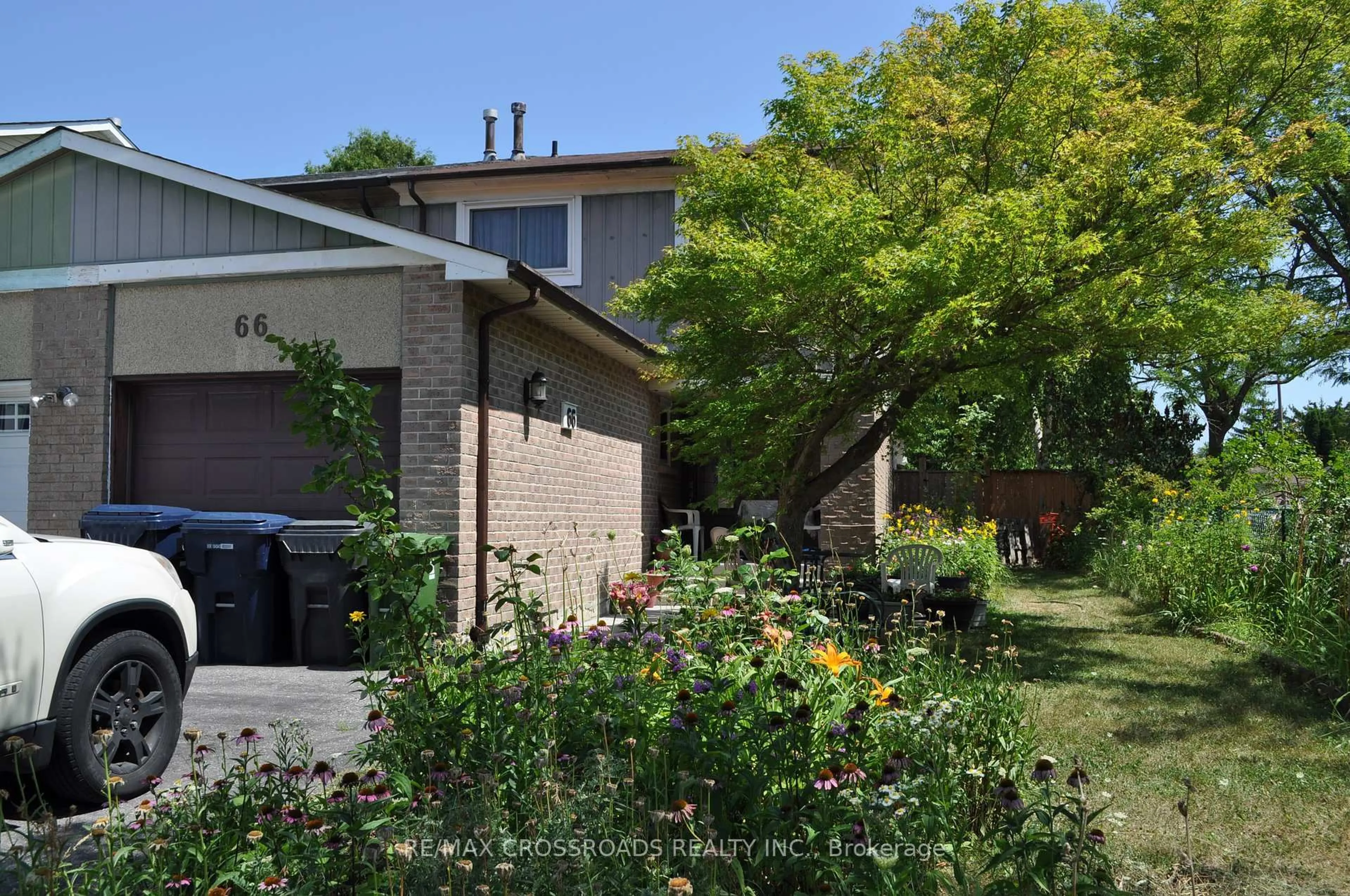 A pic from outside/outdoor area/front of a property/back of a property/a pic from drone, street for 66 Bushwood Crt, Toronto Ontario M1B 2T1