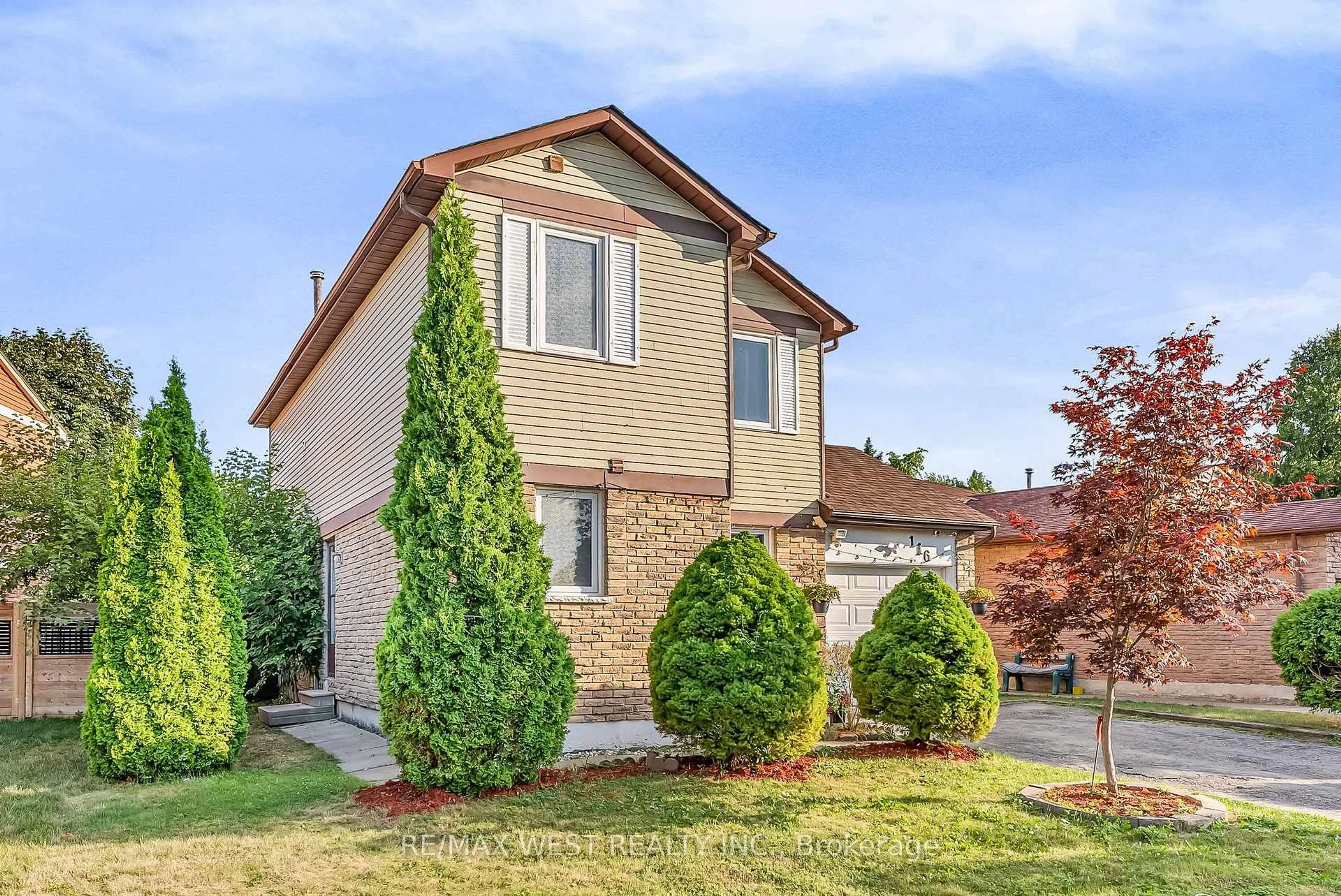 Home with vinyl exterior material, street for 116 FAWCETT Tr, Toronto Ontario M1B 3B1