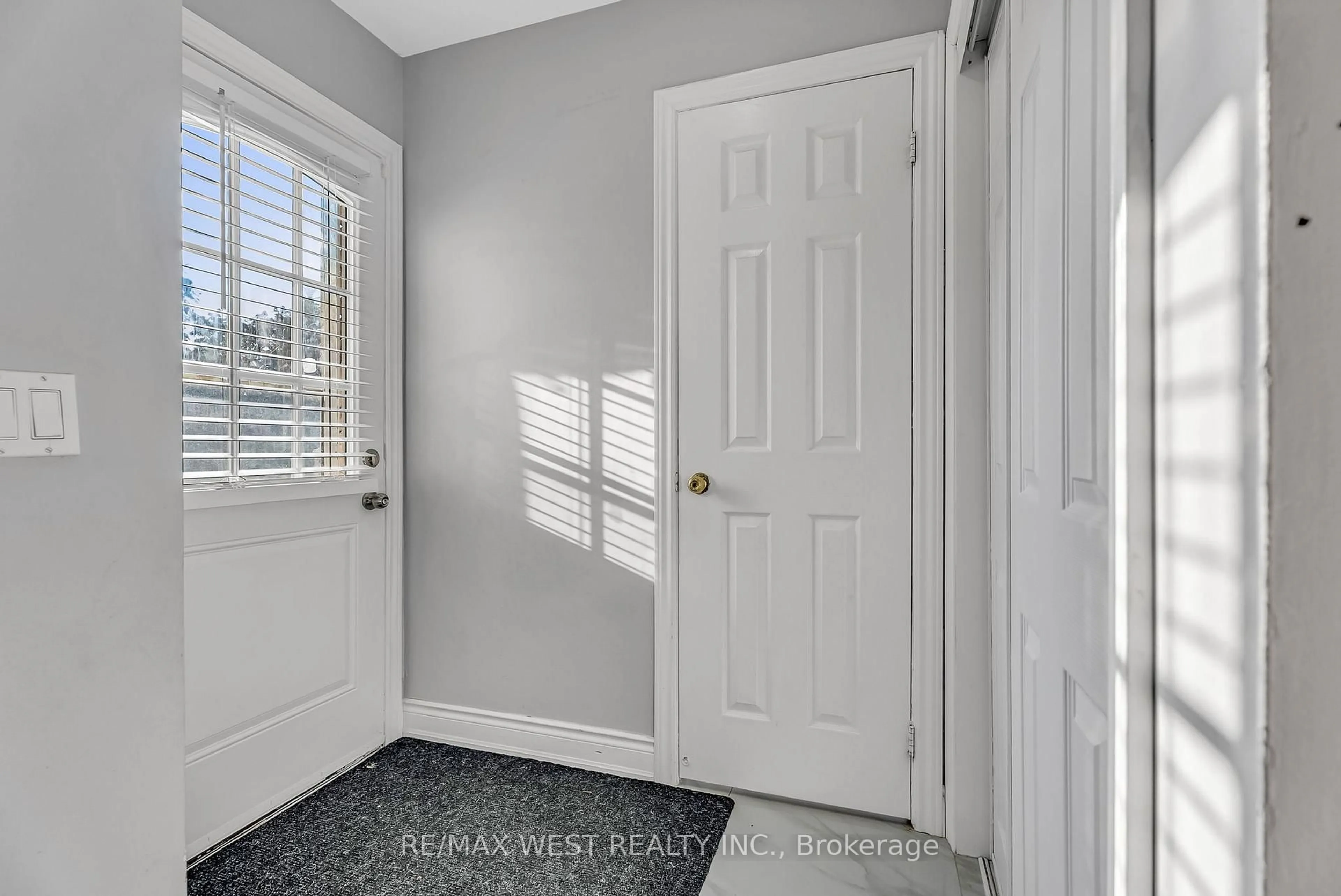 Indoor entryway for 116 FAWCETT Tr, Toronto Ontario M1B 3B1