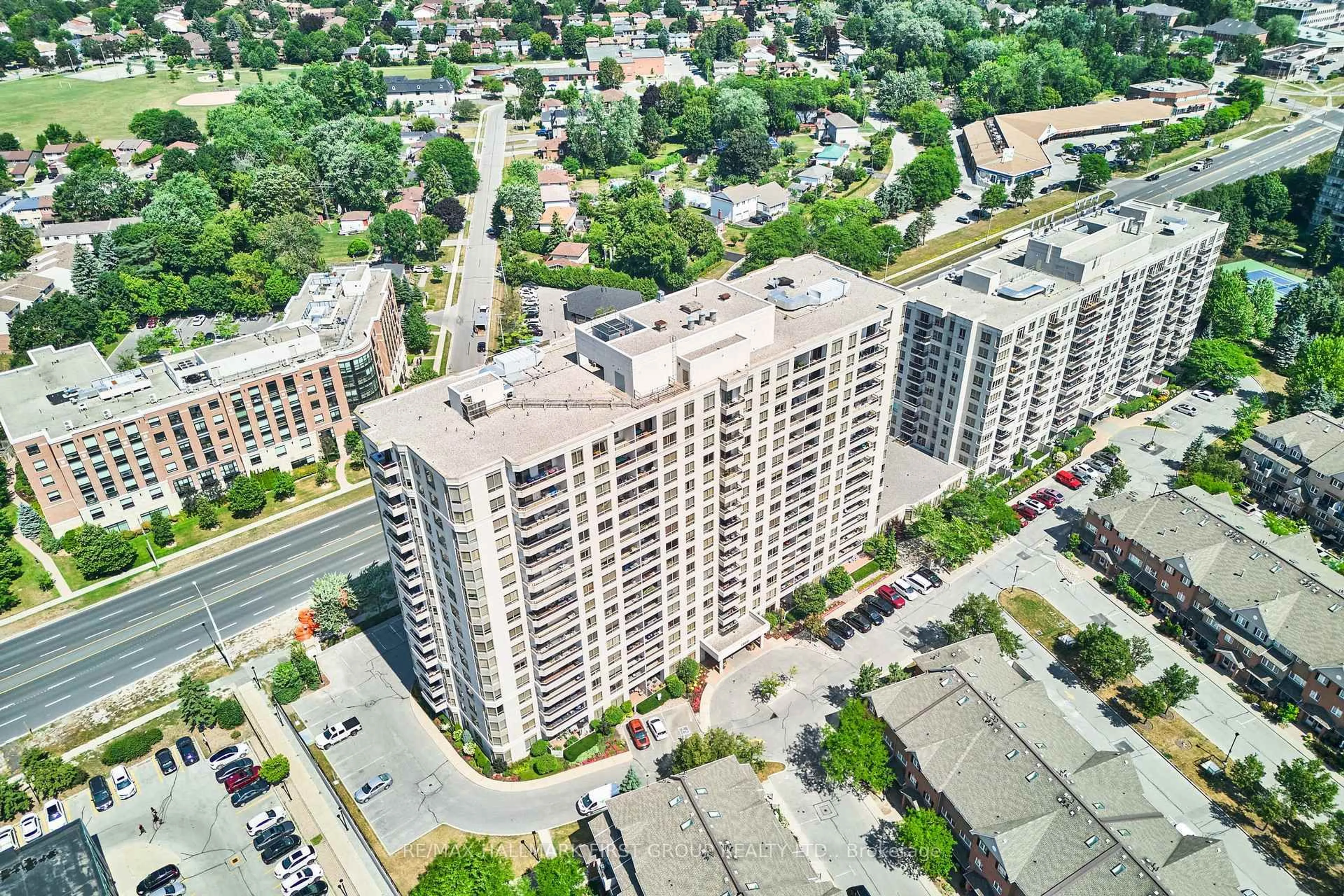A pic from outside/outdoor area/front of a property/back of a property/a pic from drone, city buildings view from balcony for 1000 The Esplanade Rd #1402, Pickering Ontario L1V 6V4