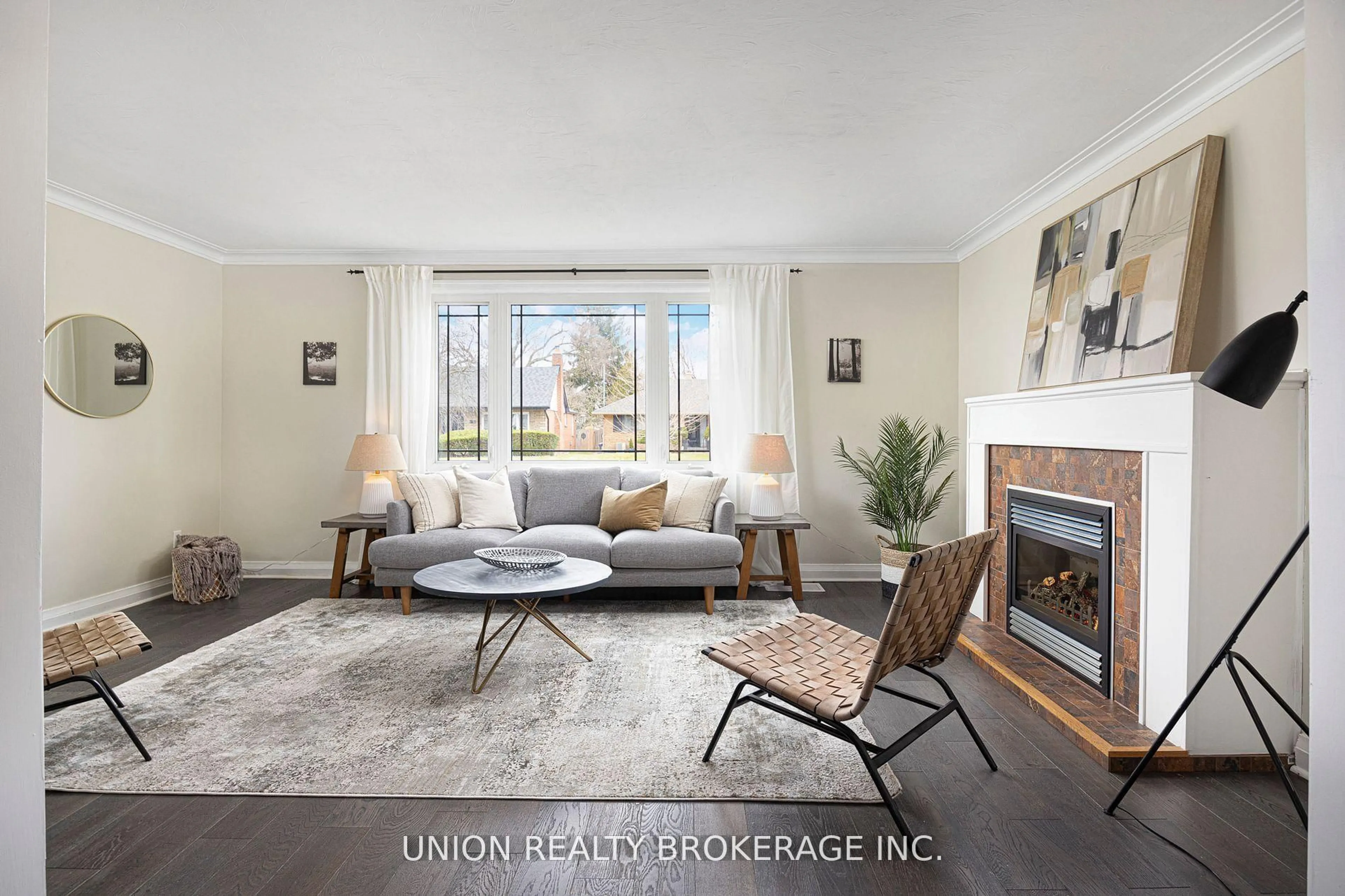 Living room with furniture, wood/laminate floor for 41 Cliffside Dr, Toronto Ontario M1N 1K9