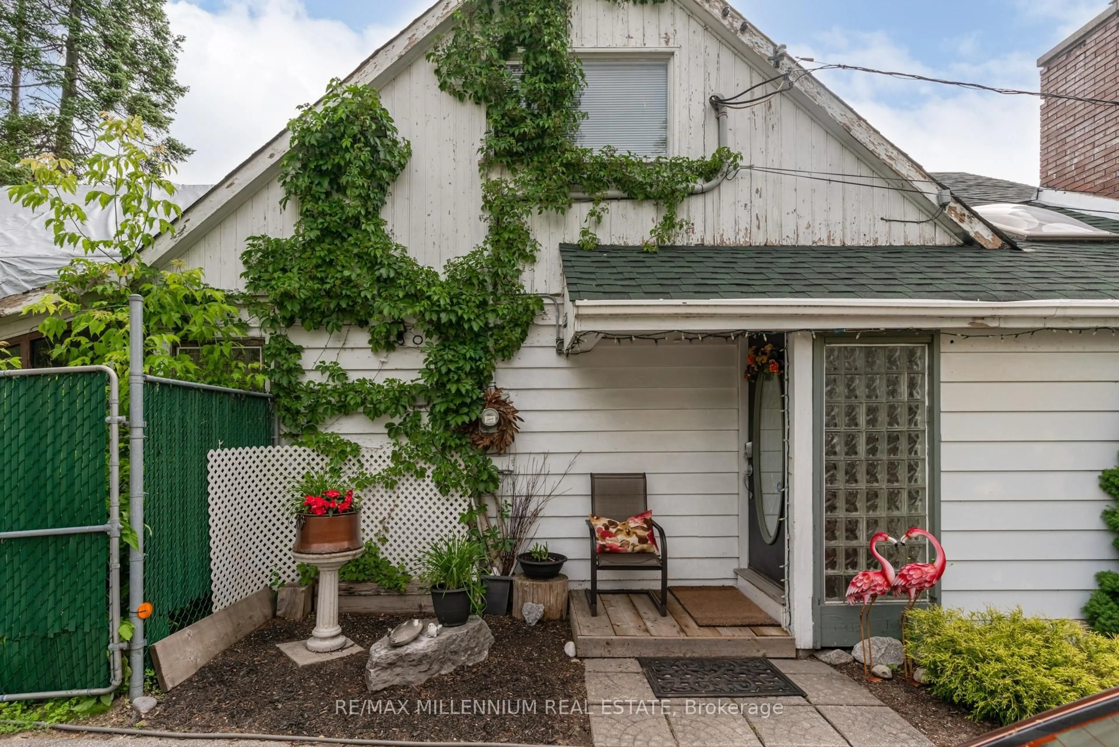 A pic from outside/outdoor area/front of a property/back of a property/a pic from drone, street for 30 Willowlea Dr, Toronto Ontario M1C 1J5