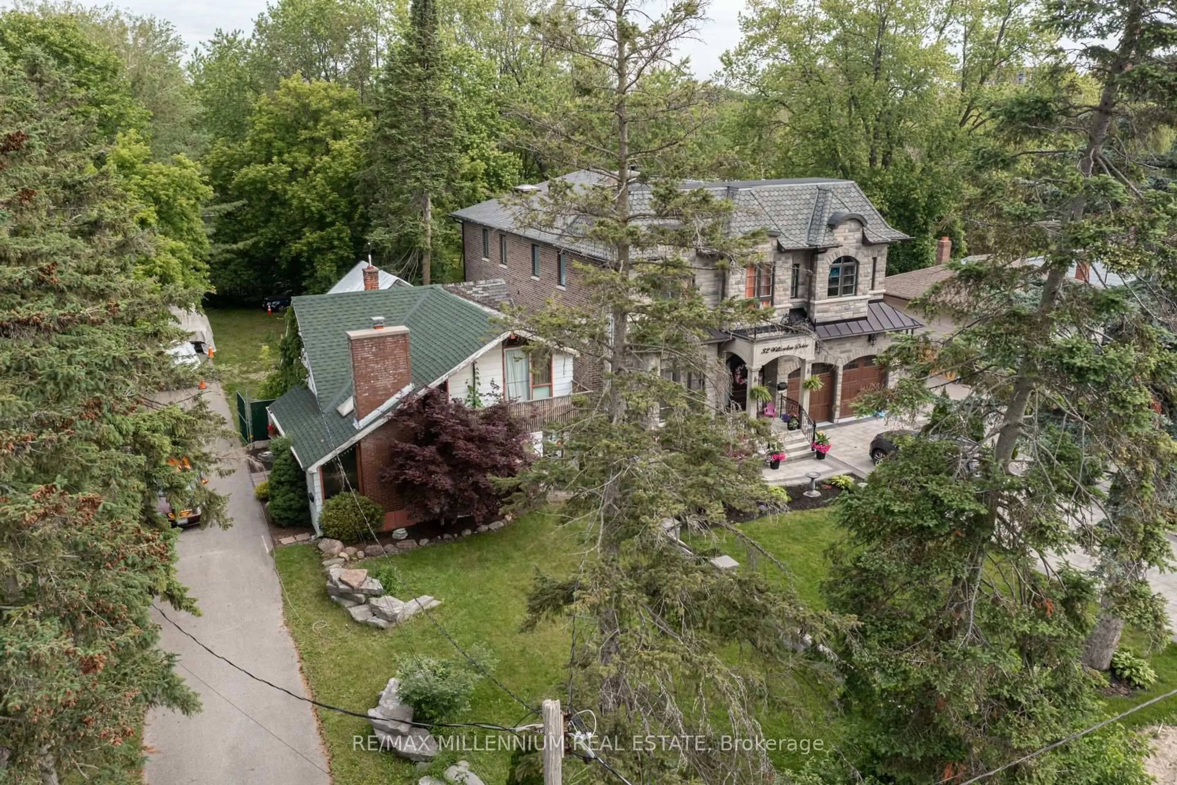 A pic from outside/outdoor area/front of a property/back of a property/a pic from drone, unknown for 30 Willowlea Dr, Toronto Ontario M1C 1J5