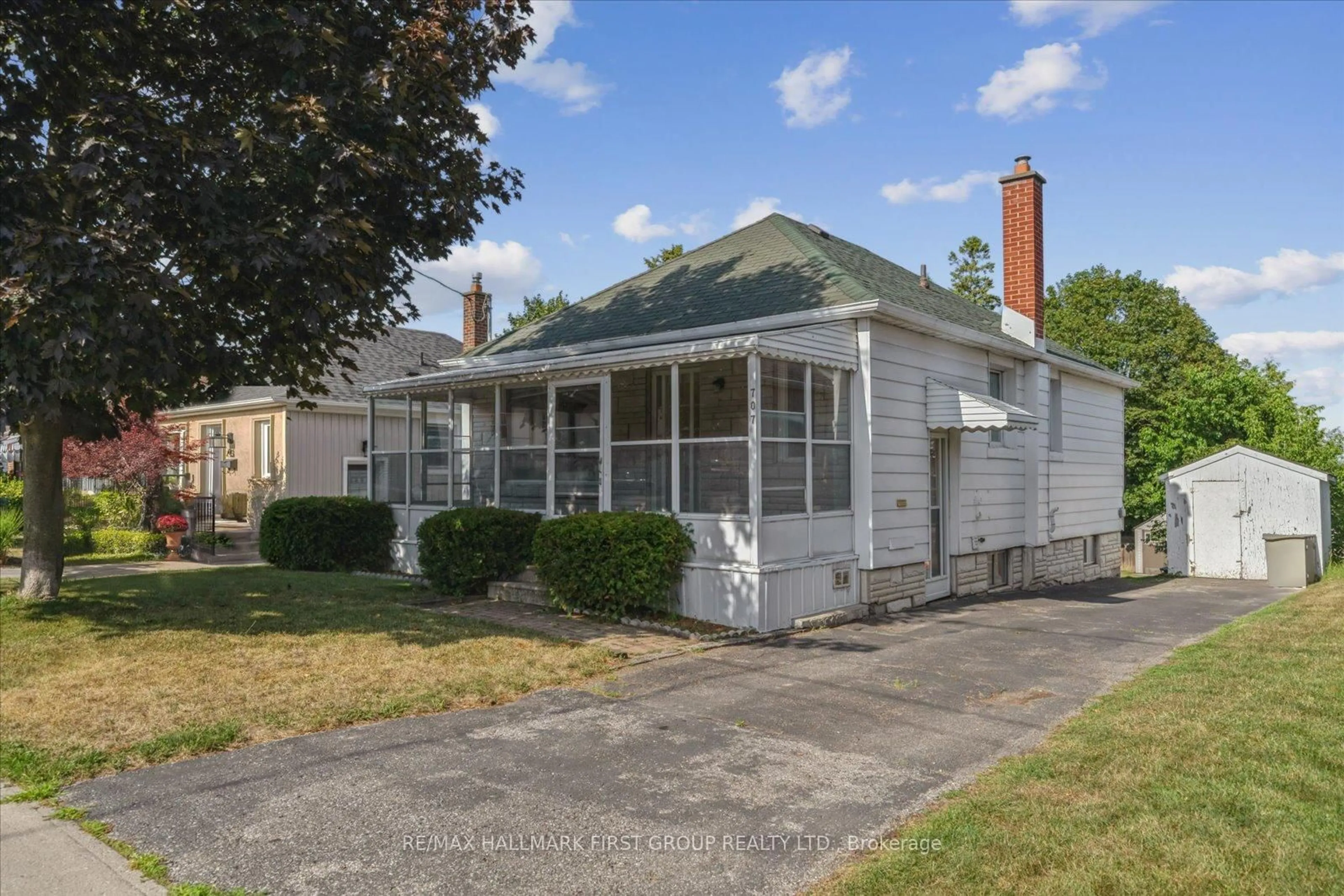 Unknown for 707 Athol St, Whitby Ontario L1N 4A1