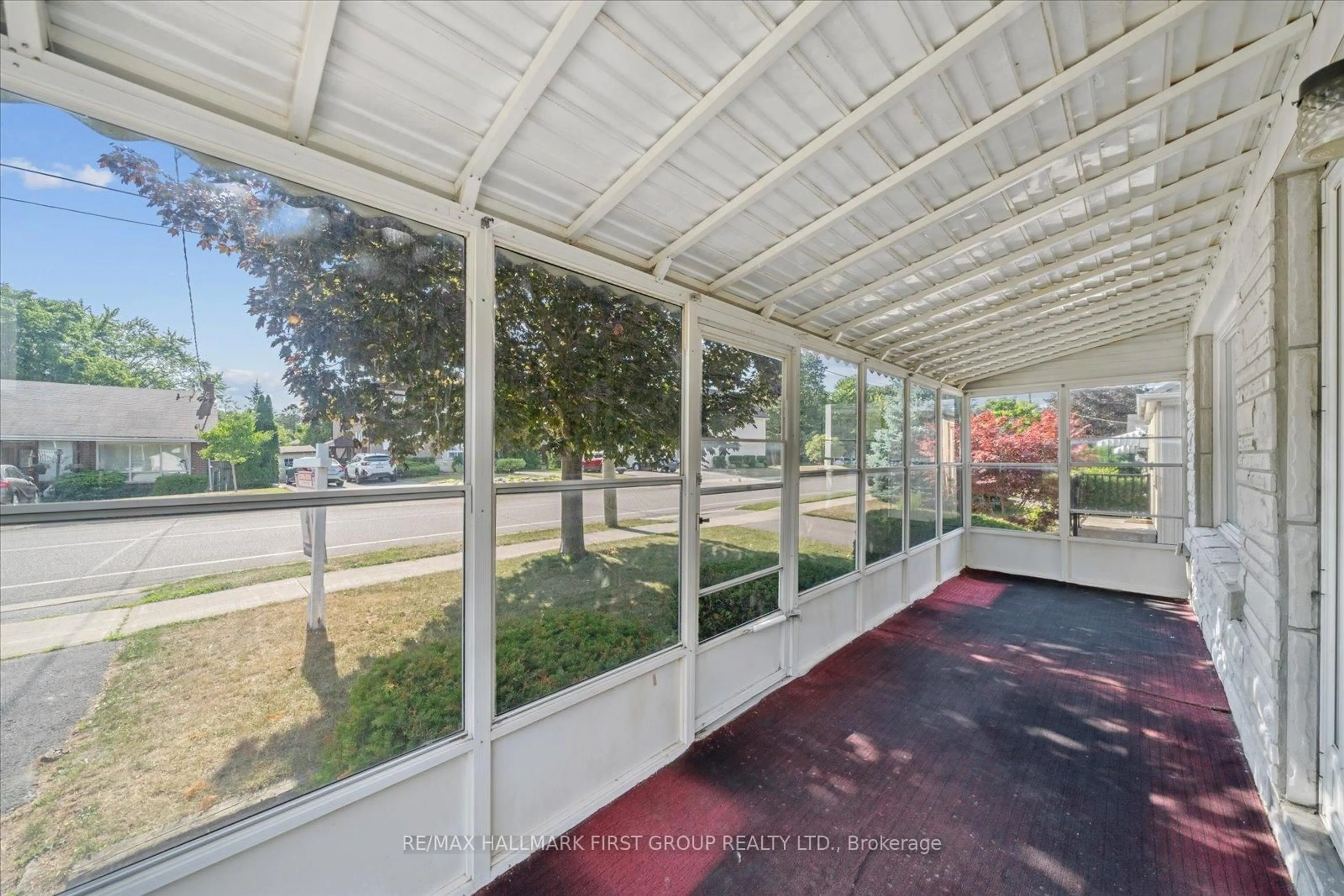 Patio, unknown for 707 Athol St, Whitby Ontario L1N 4A1