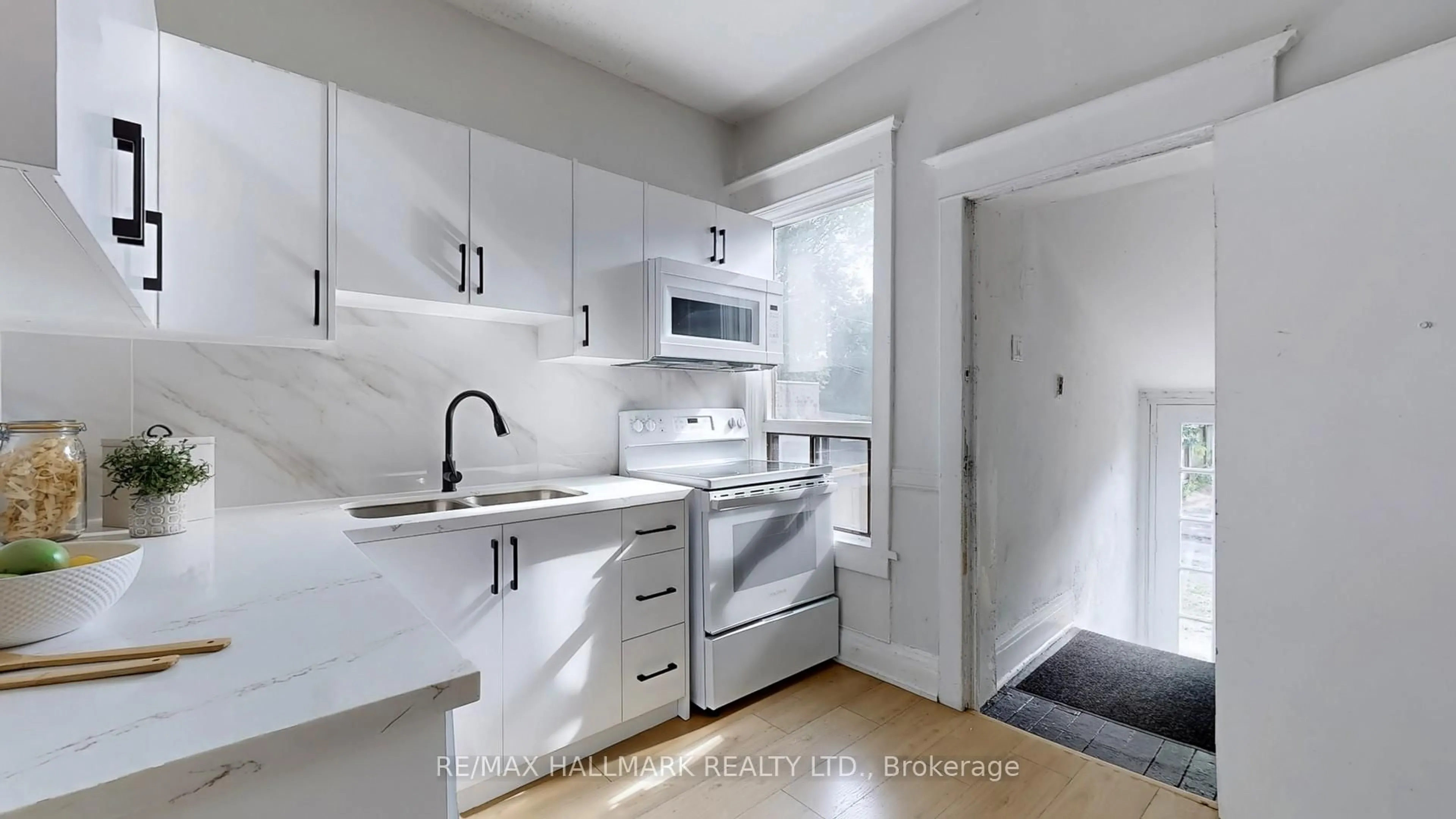 Unknown for 28 Caroline Ave, Toronto Ontario M4M 1H5