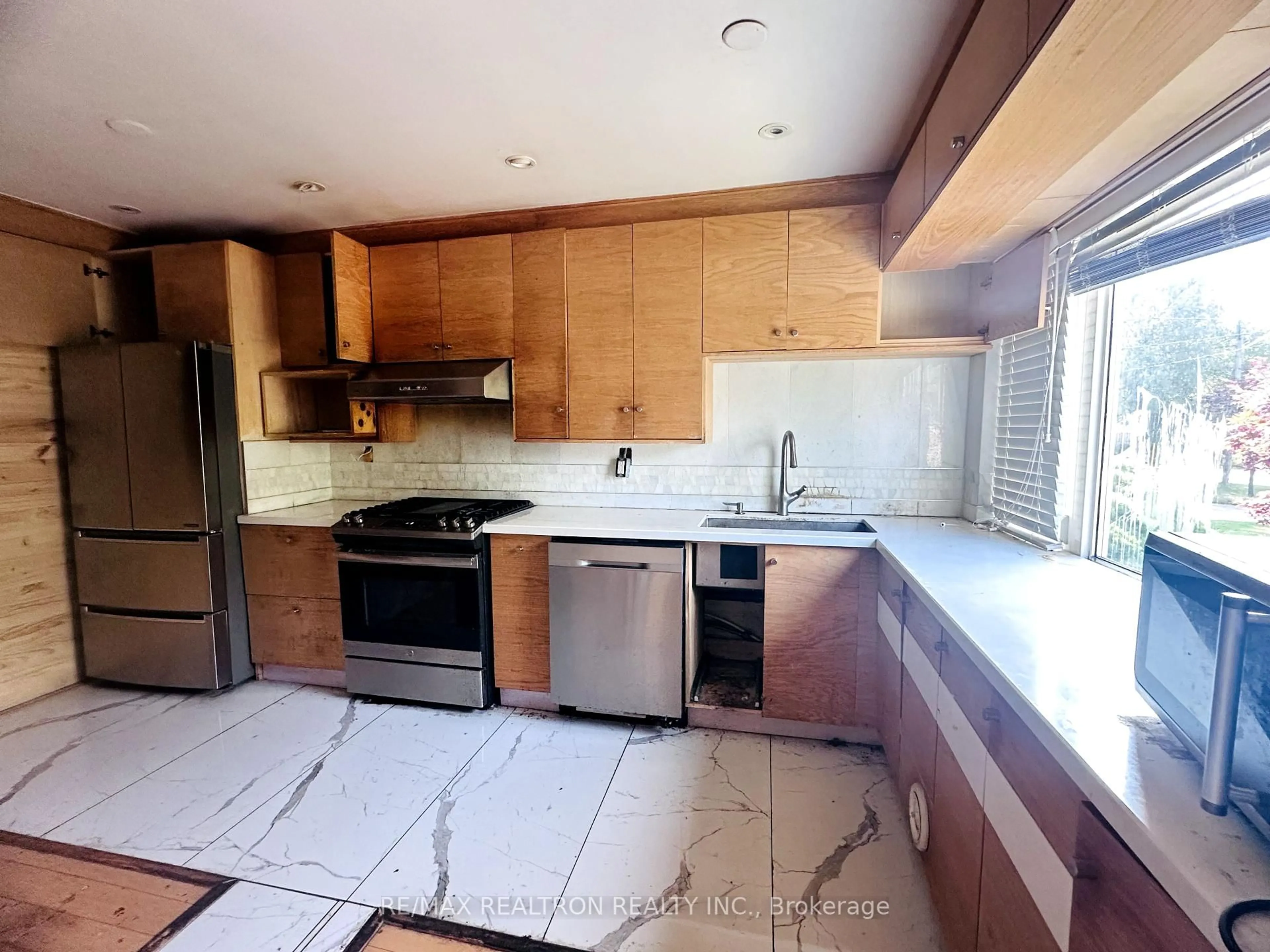 Unknown for 11 Templeton Crt, Toronto Ontario M1E 2C3
