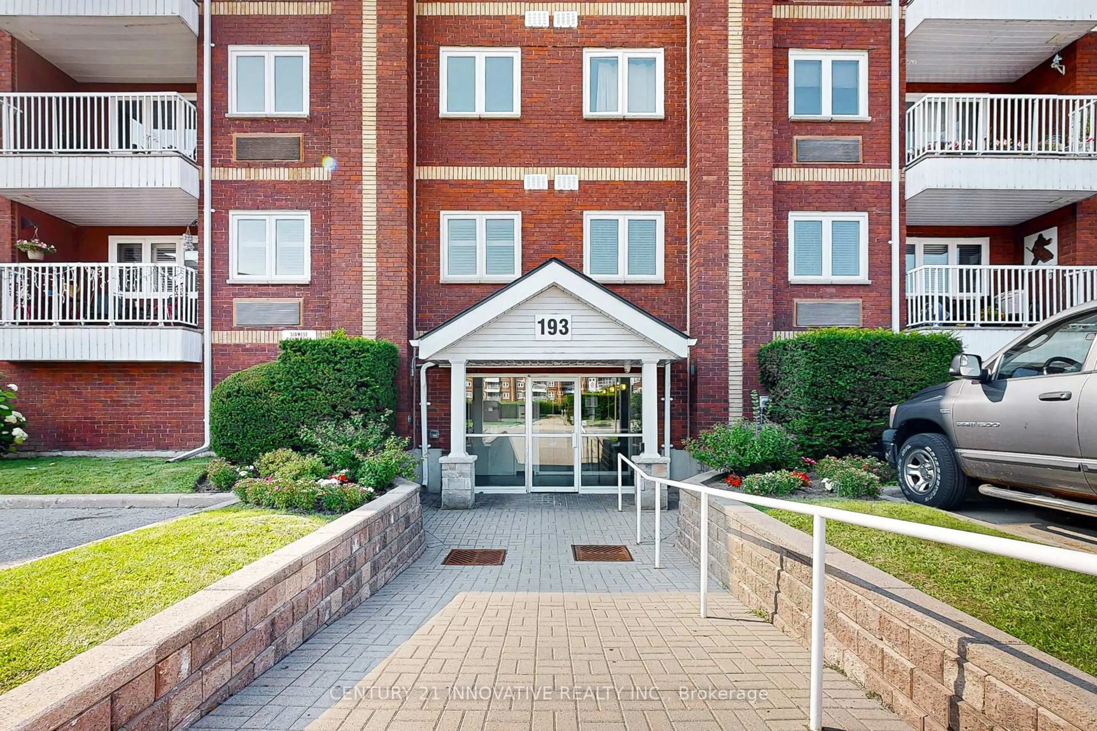 Indoor foyer for 193 Lake Drive Way #206, Ajax Ontario L1S 7H8