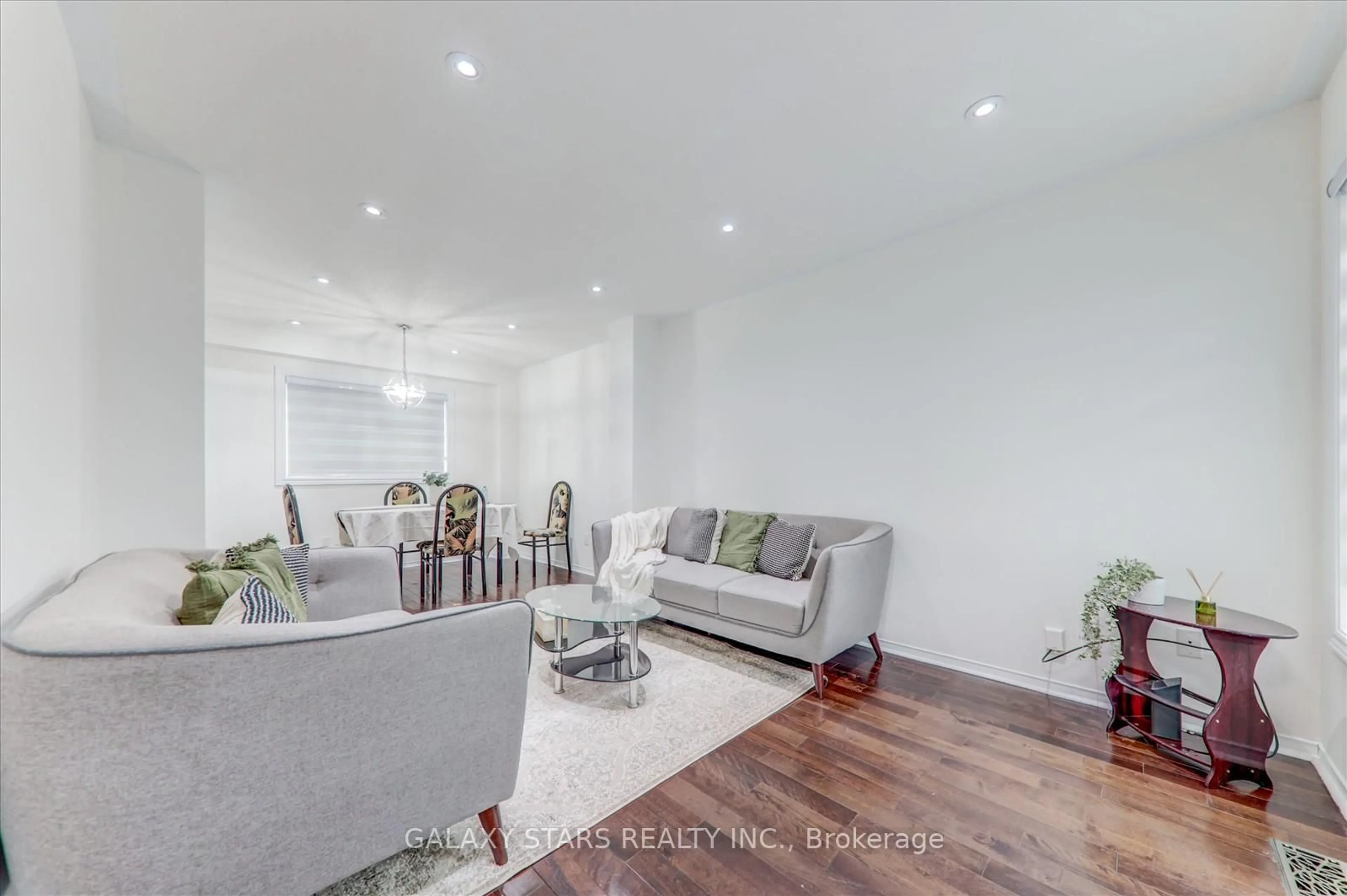 Living room with furniture, unknown for 27 John Walter Cres, Clarington Ontario L1E 2W6