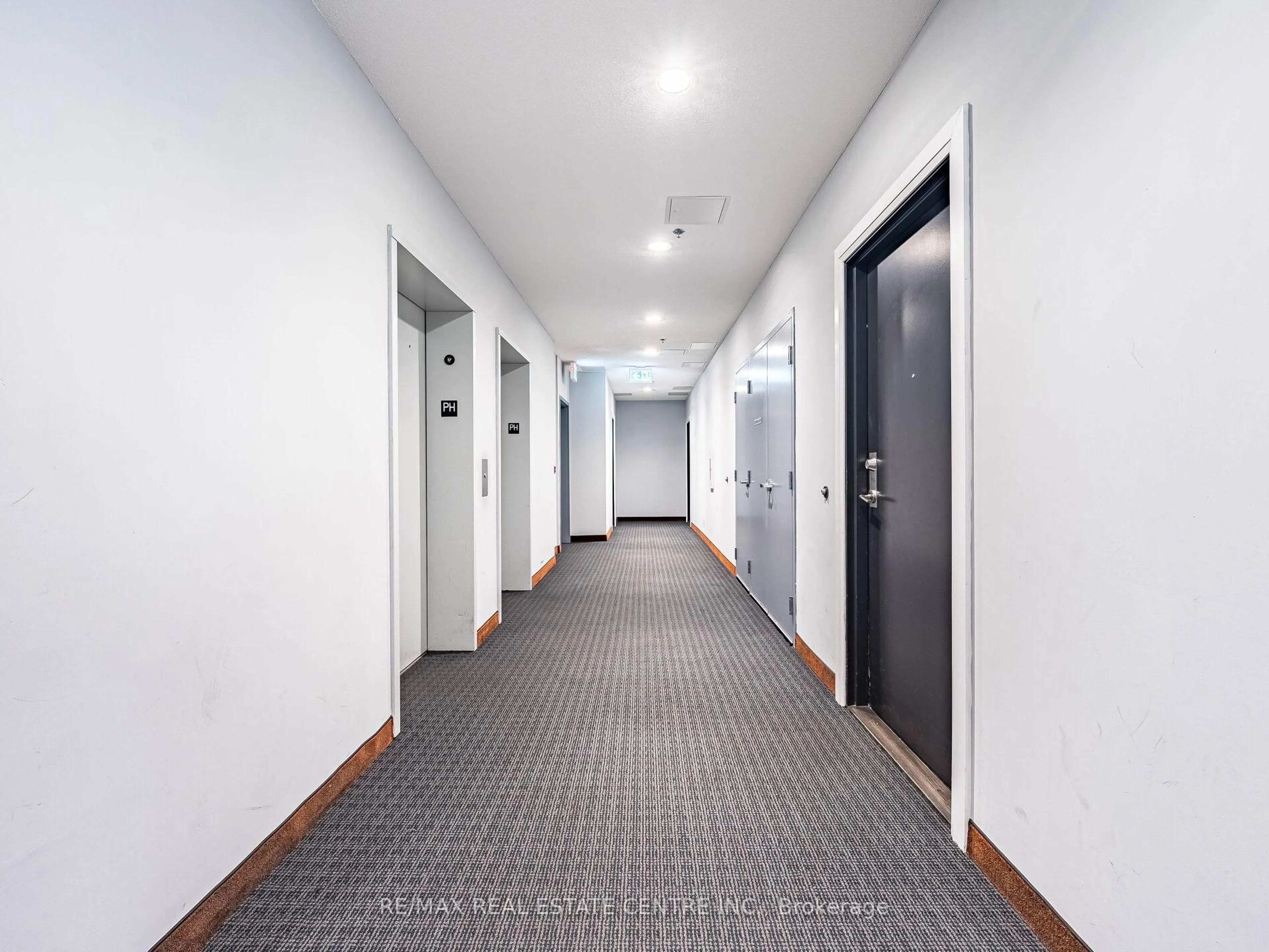 Indoor foyer for 22 East Haven Dr #PH3, Toronto Ontario M1N 0B4