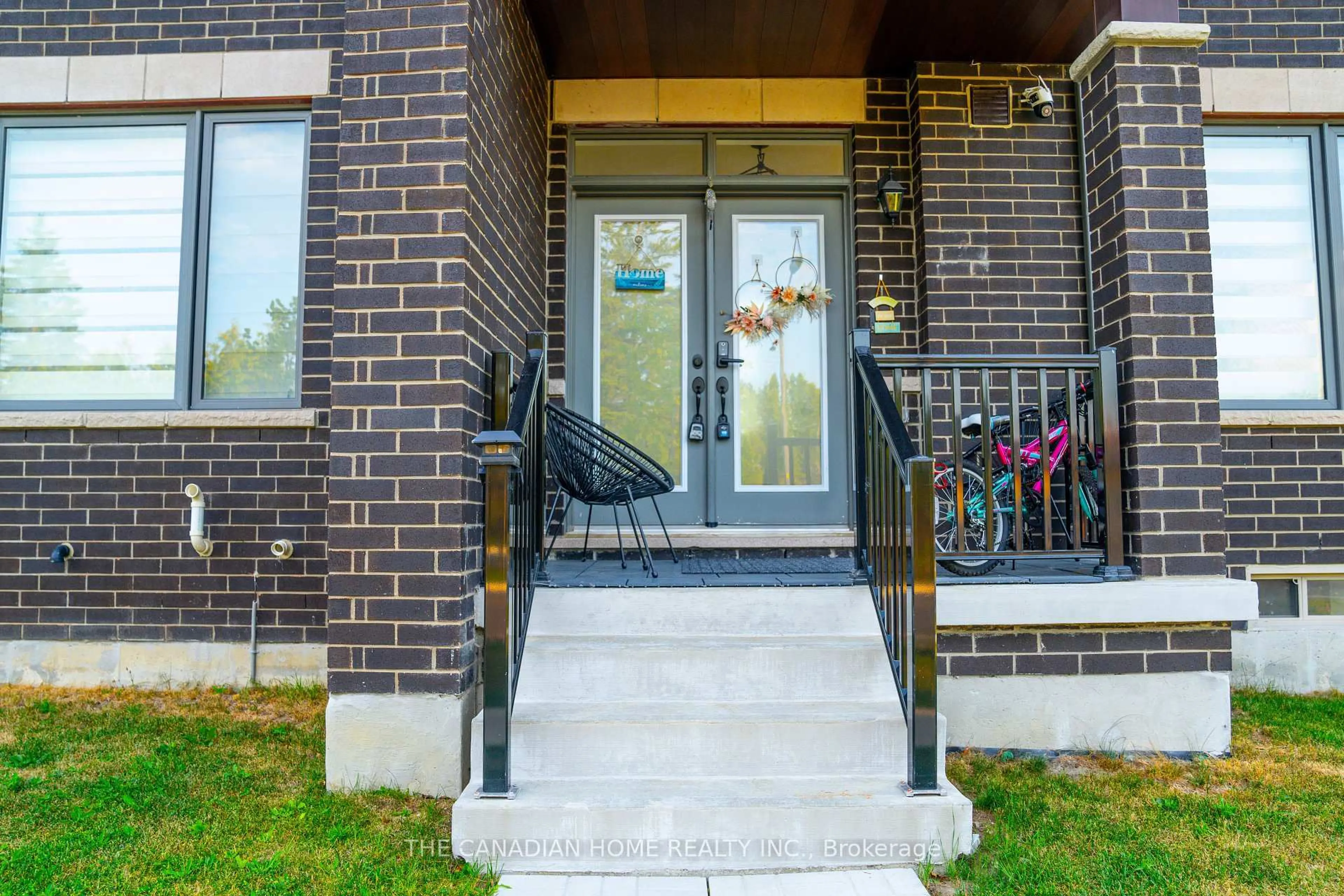 Indoor entryway for 135 Micklefield Ave, Whitby Ontario L1P 0L3