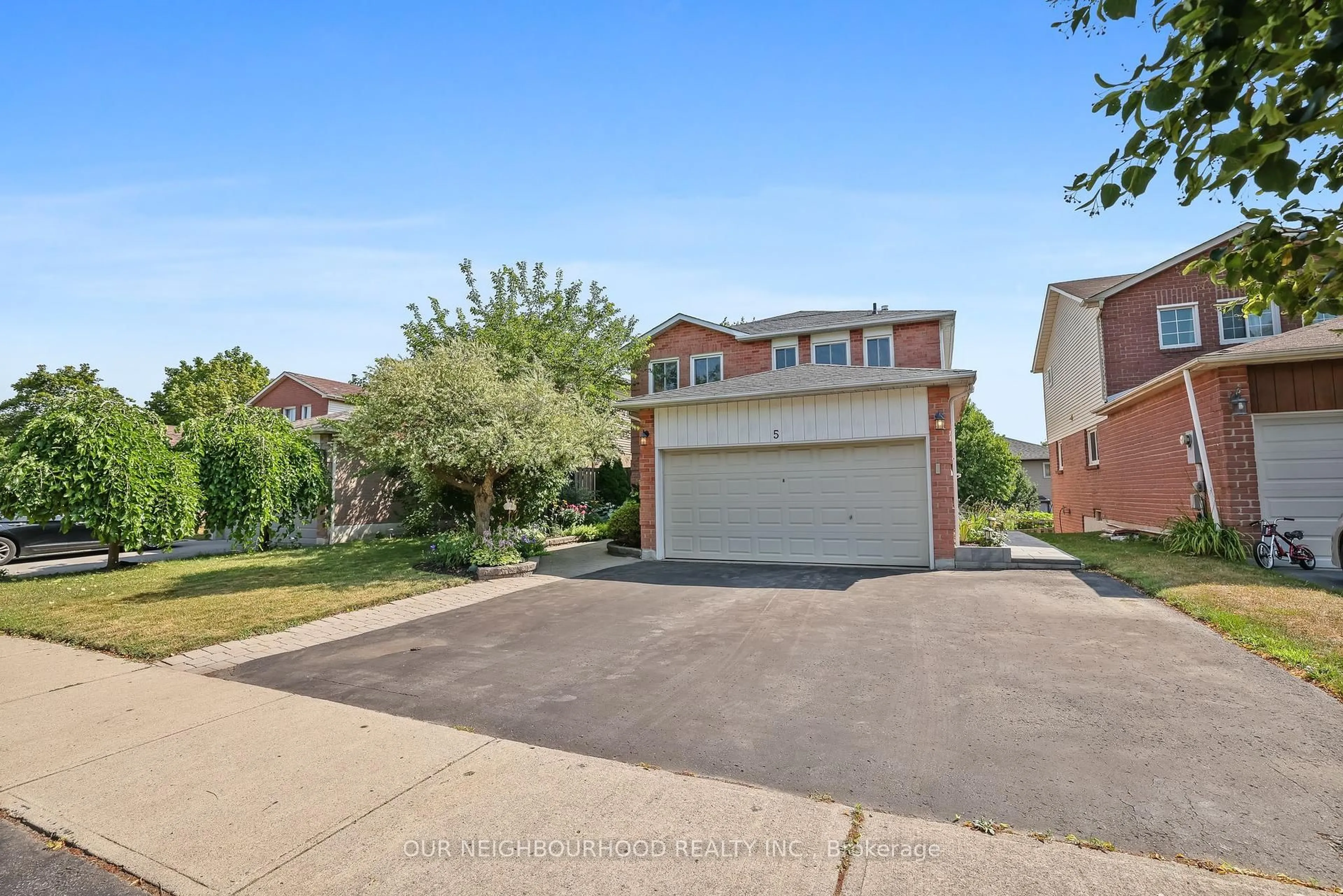 A pic from outside/outdoor area/front of a property/back of a property/a pic from drone, street for 5 Noble Dr, Ajax Ontario L1Z 1B7