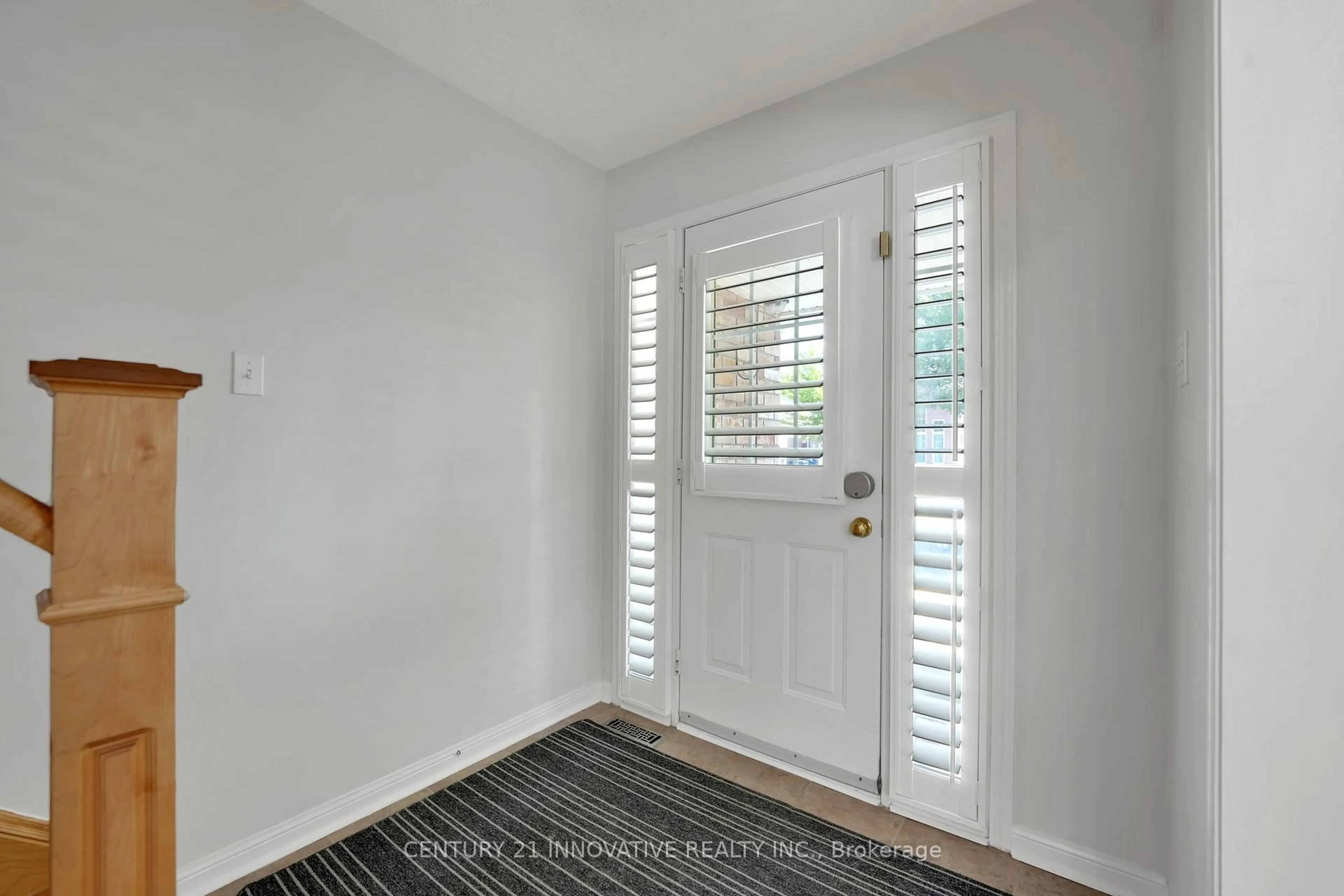 Indoor entryway for 12 Knotwood Cres, Toronto Ontario M1X 1V6