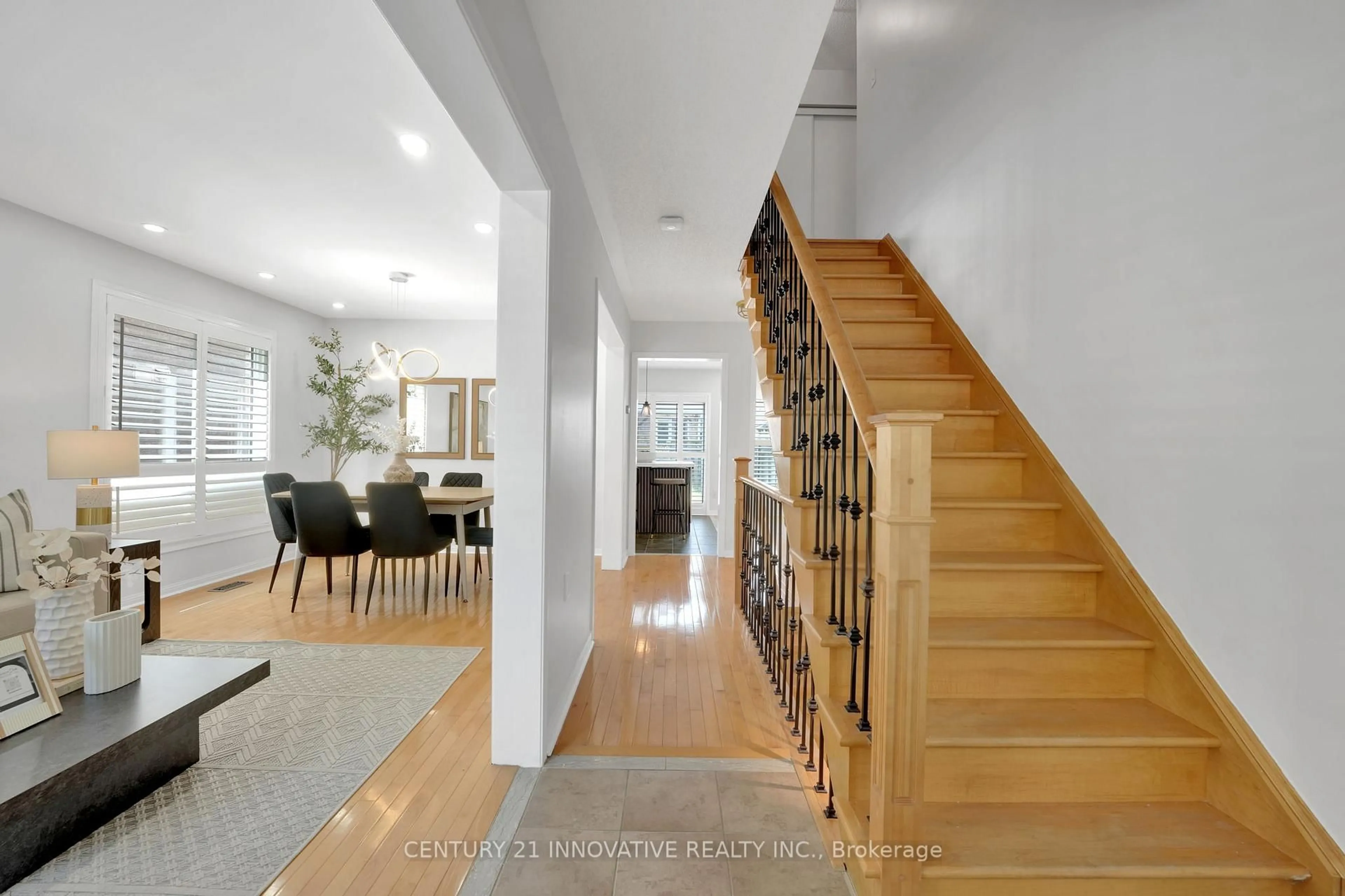 Indoor entryway for 12 Knotwood Cres, Toronto Ontario M1X 1V6