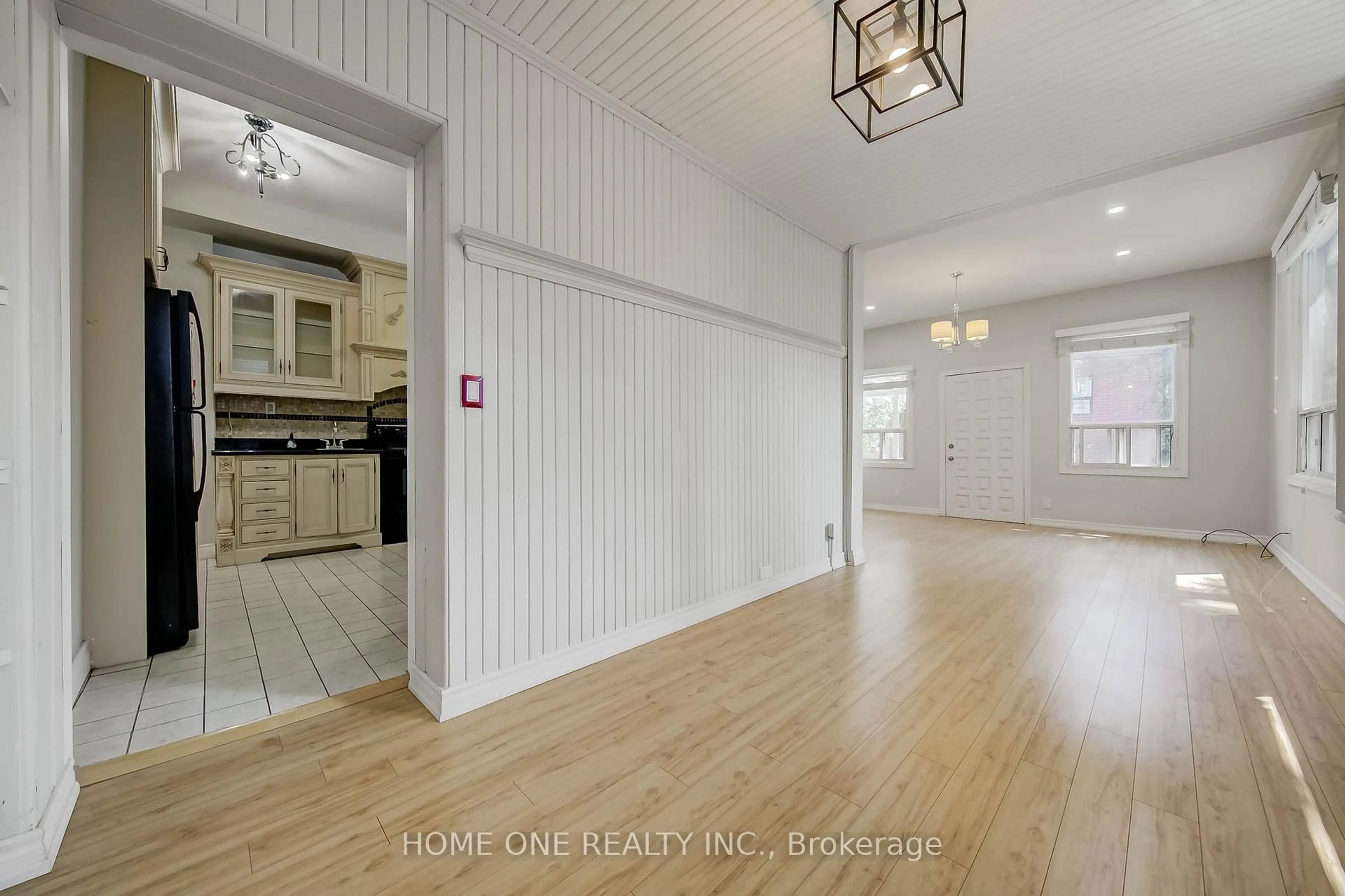 Indoor entryway for 13 Simpson Ave, Toronto Ontario M4K 1A1