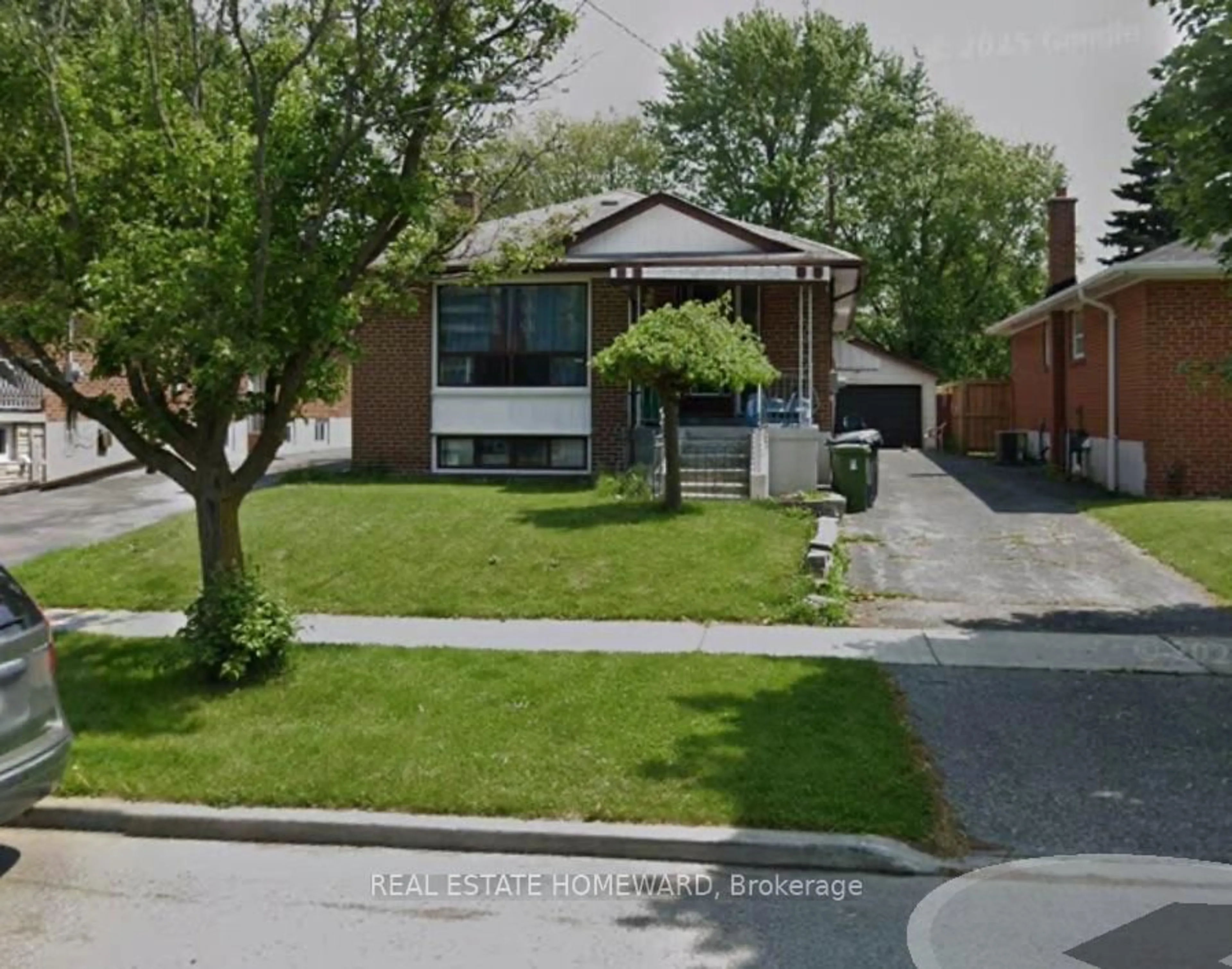 A pic from outside/outdoor area/front of a property/back of a property/a pic from drone, street for 7 Dunlop Ave, Toronto Ontario M1K 1K8