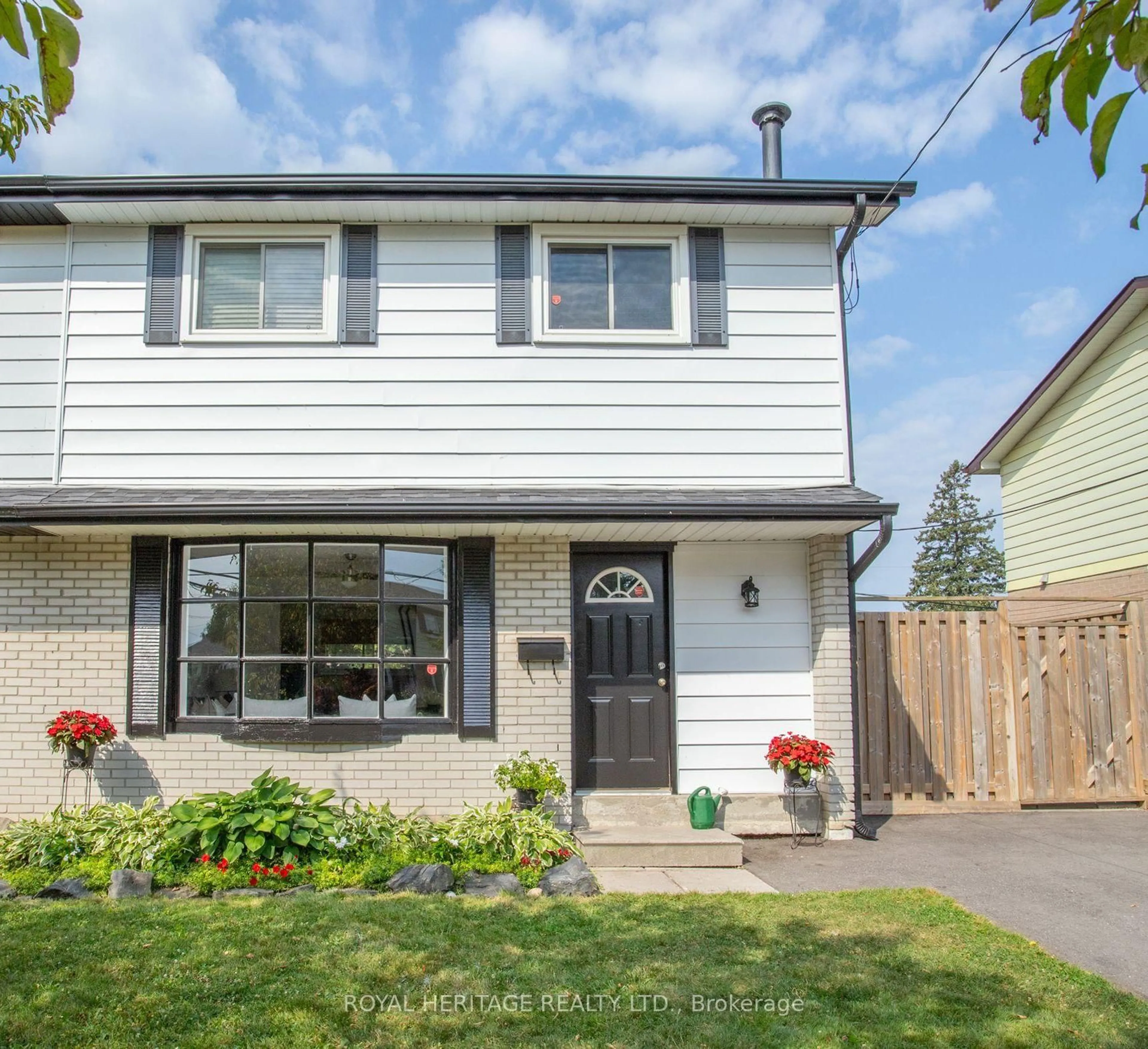 Home with vinyl exterior material, street for 1362 Lakefield St, Oshawa Ontario L1J 3Y7