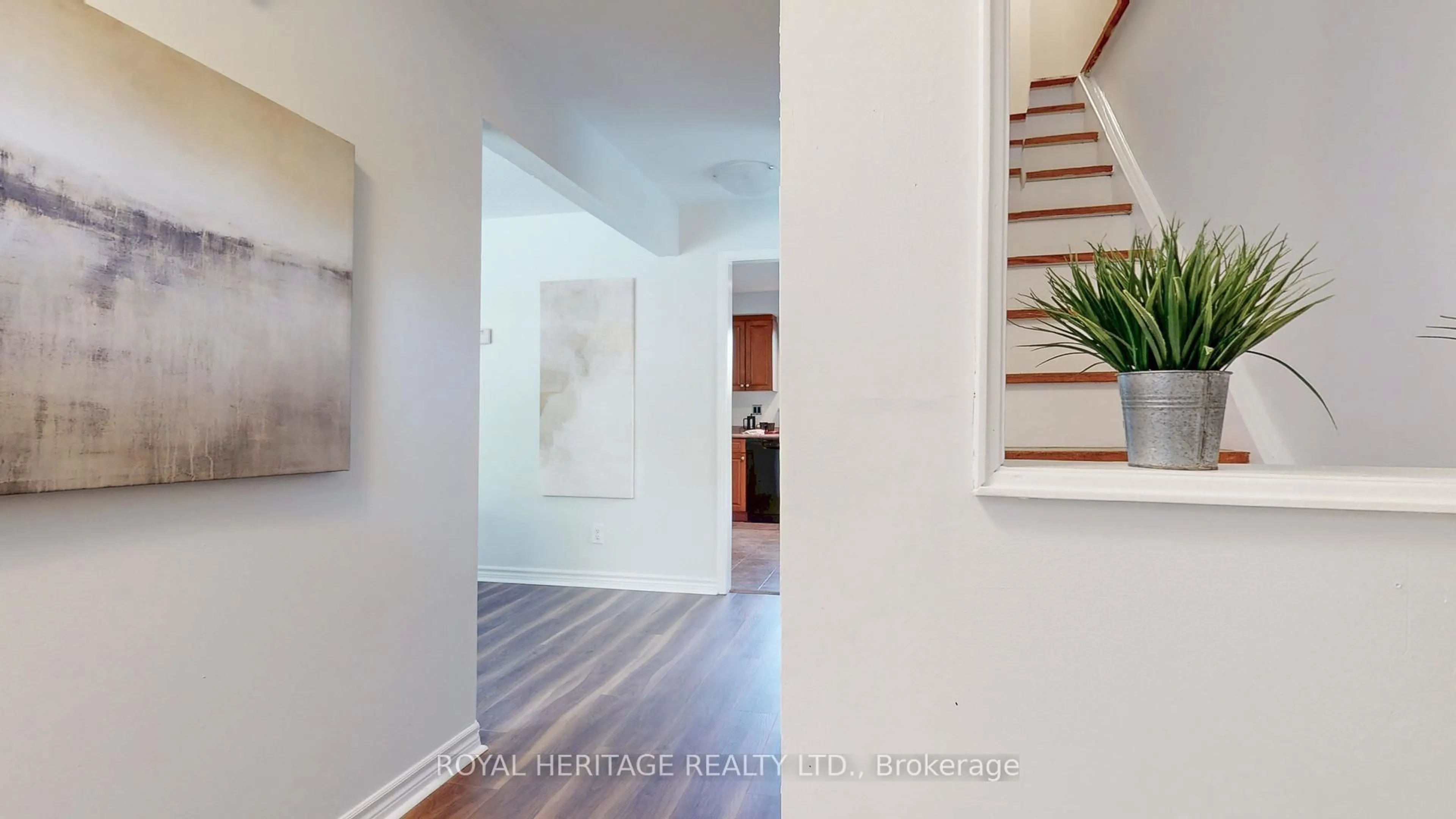 Indoor entryway for 1362 Lakefield St, Oshawa Ontario L1J 3Y7