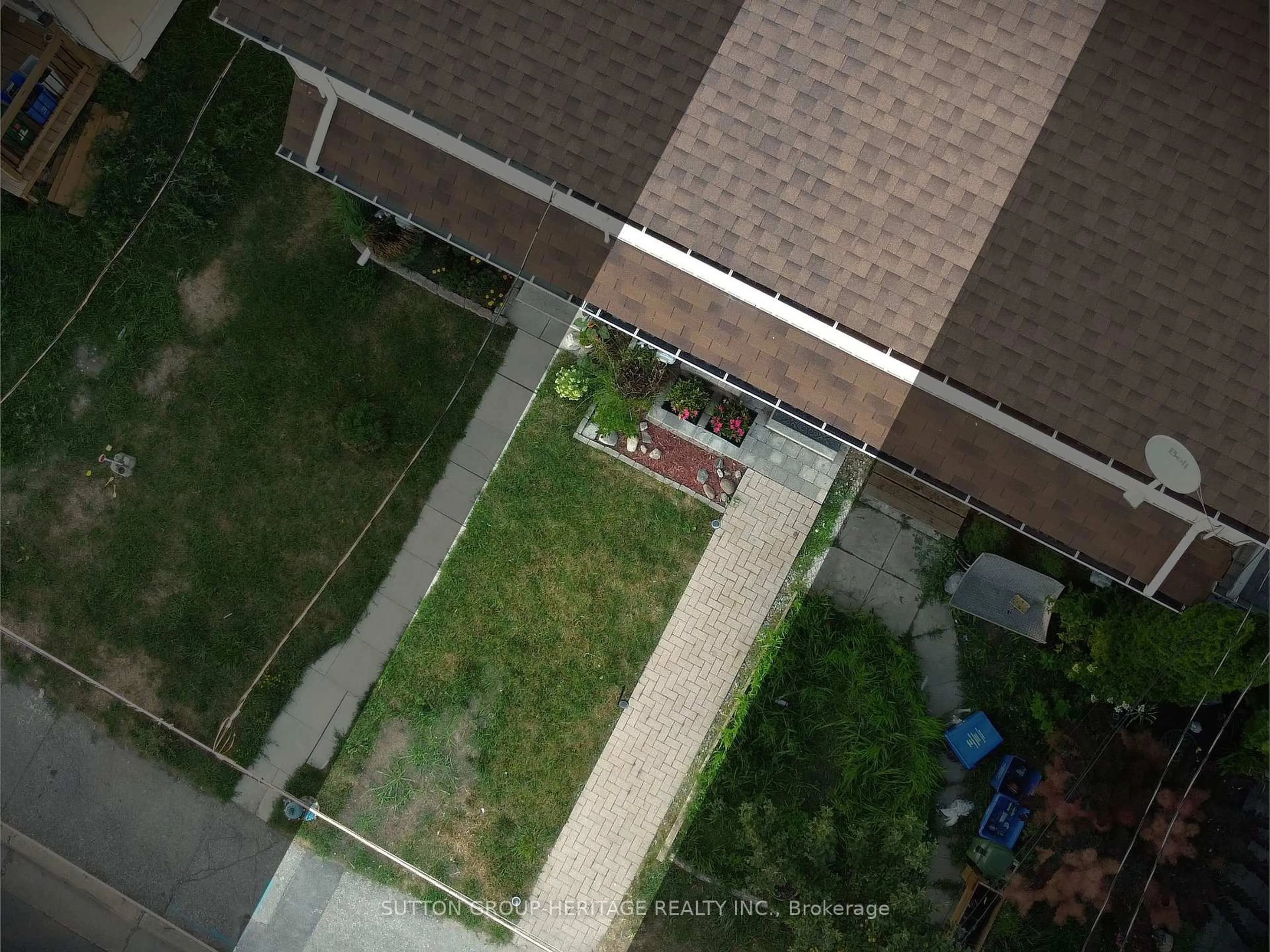 A pic from outside/outdoor area/front of a property/back of a property/a pic from drone, city buildings view from balcony for 152 Olive Ave, Oshawa Ontario L1H 2P2