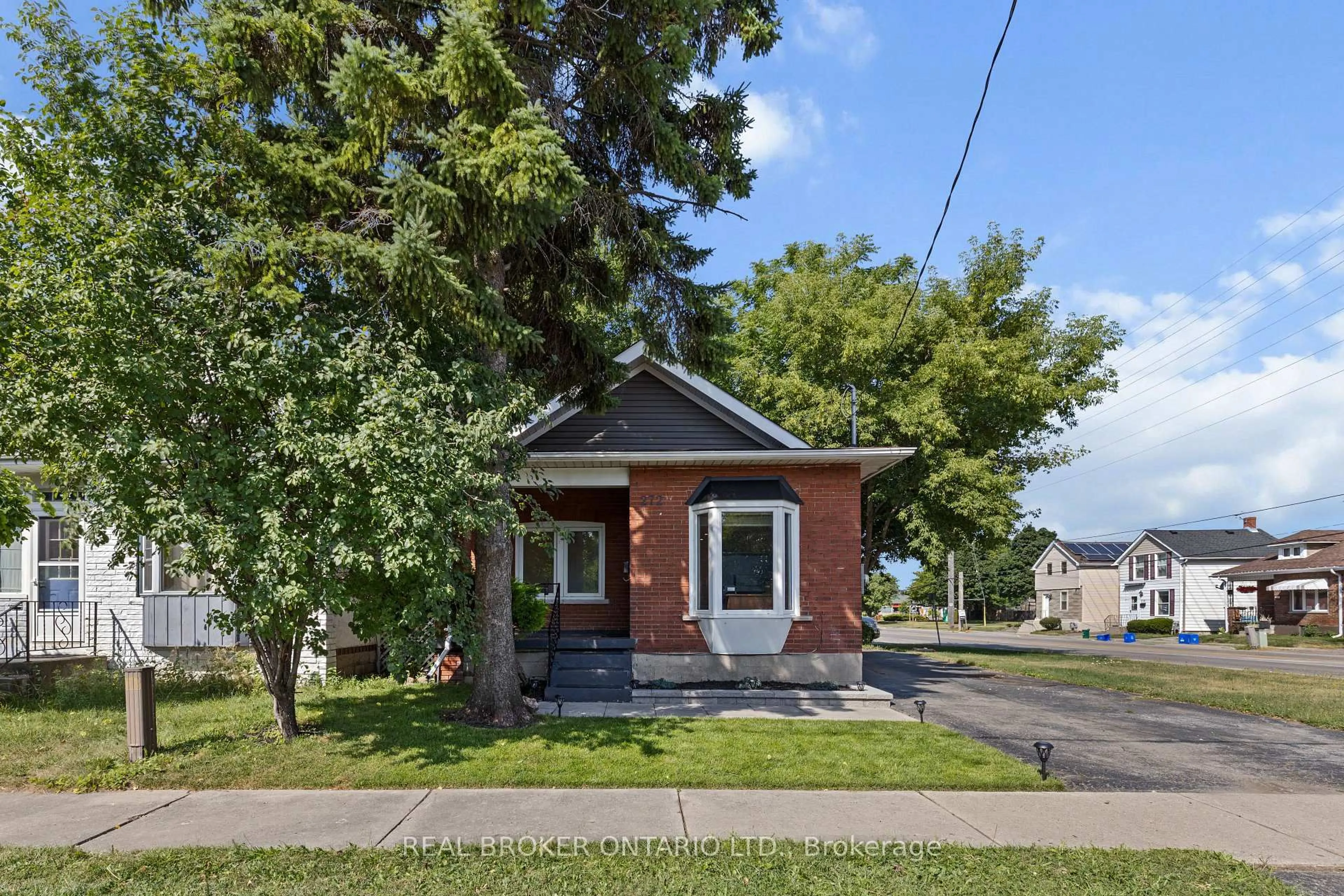Home with brick exterior material, street for 272 Burk St, Oshawa Ontario L1J 4C4