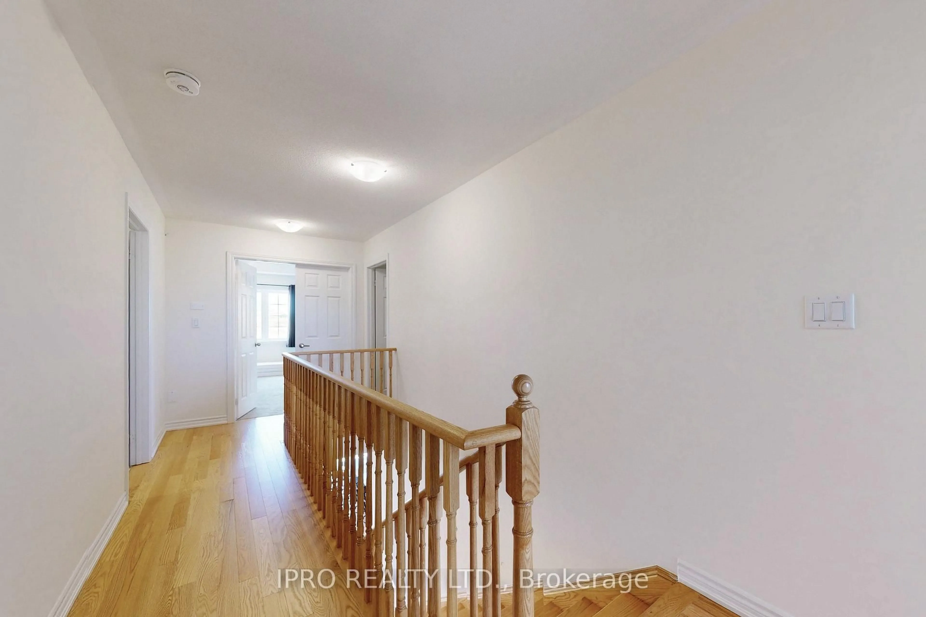 Indoor foyer for 941 Rexton Dr, Oshawa Ontario L1L 0V1