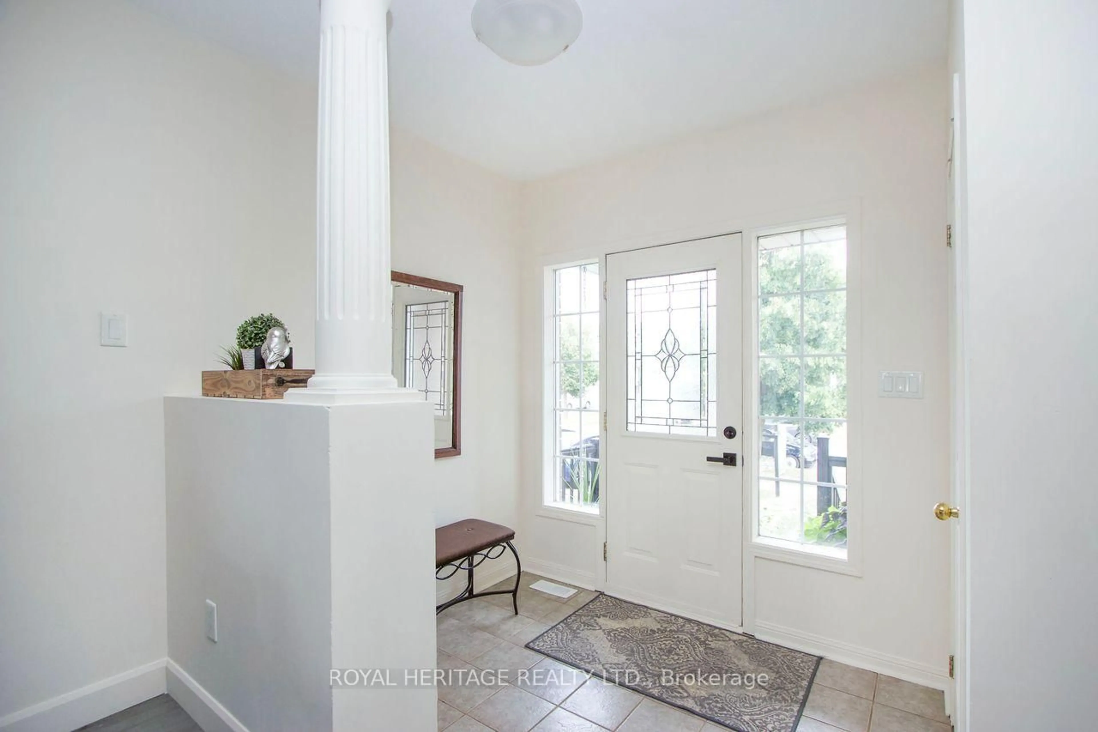 Indoor entryway for 51 Shady Lane Cres, Clarington Ontario L1C 5B2