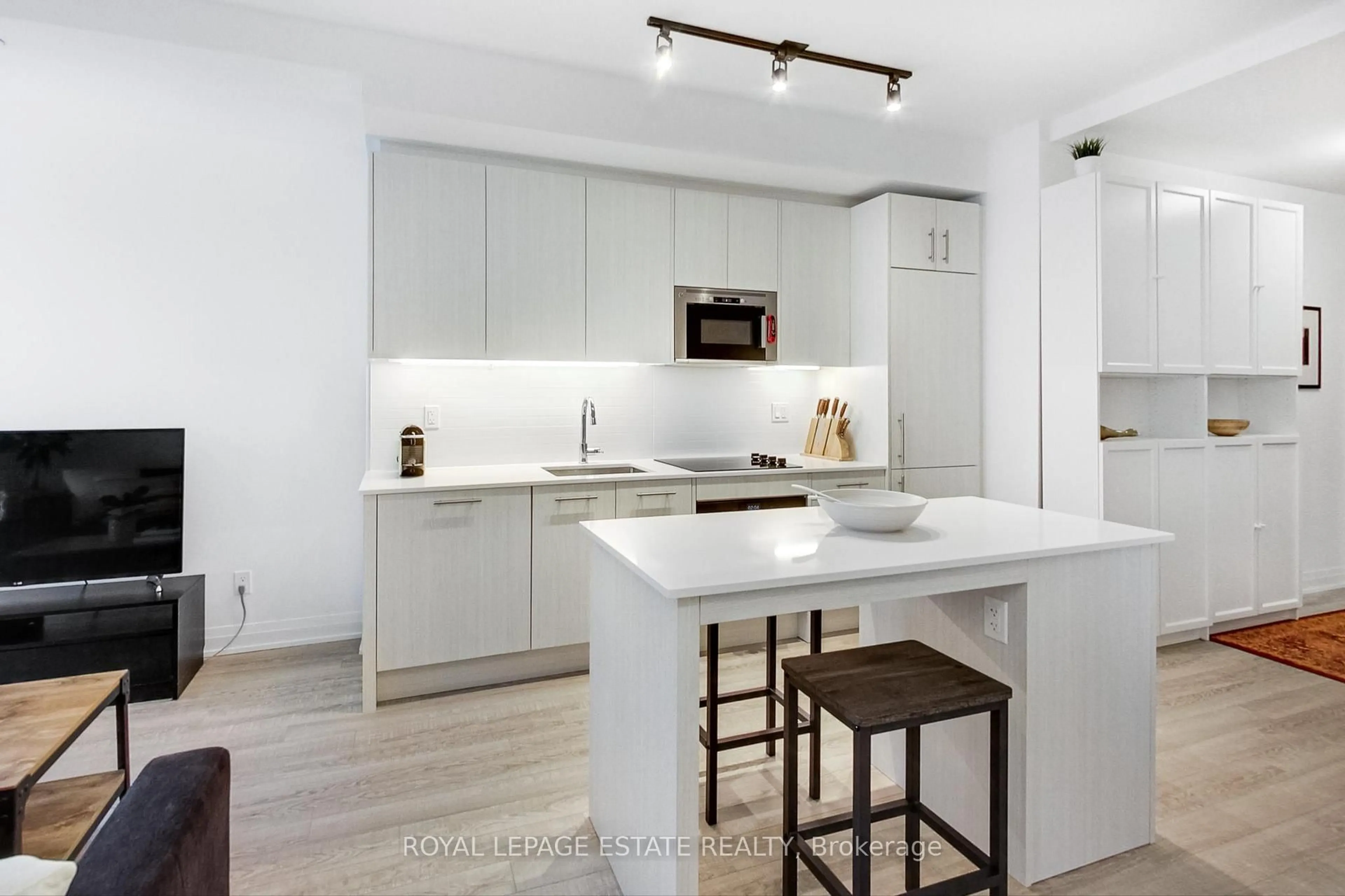 Open concept kitchen, unknown for 286 Main St #808, Toronto Ontario M4C 4X5