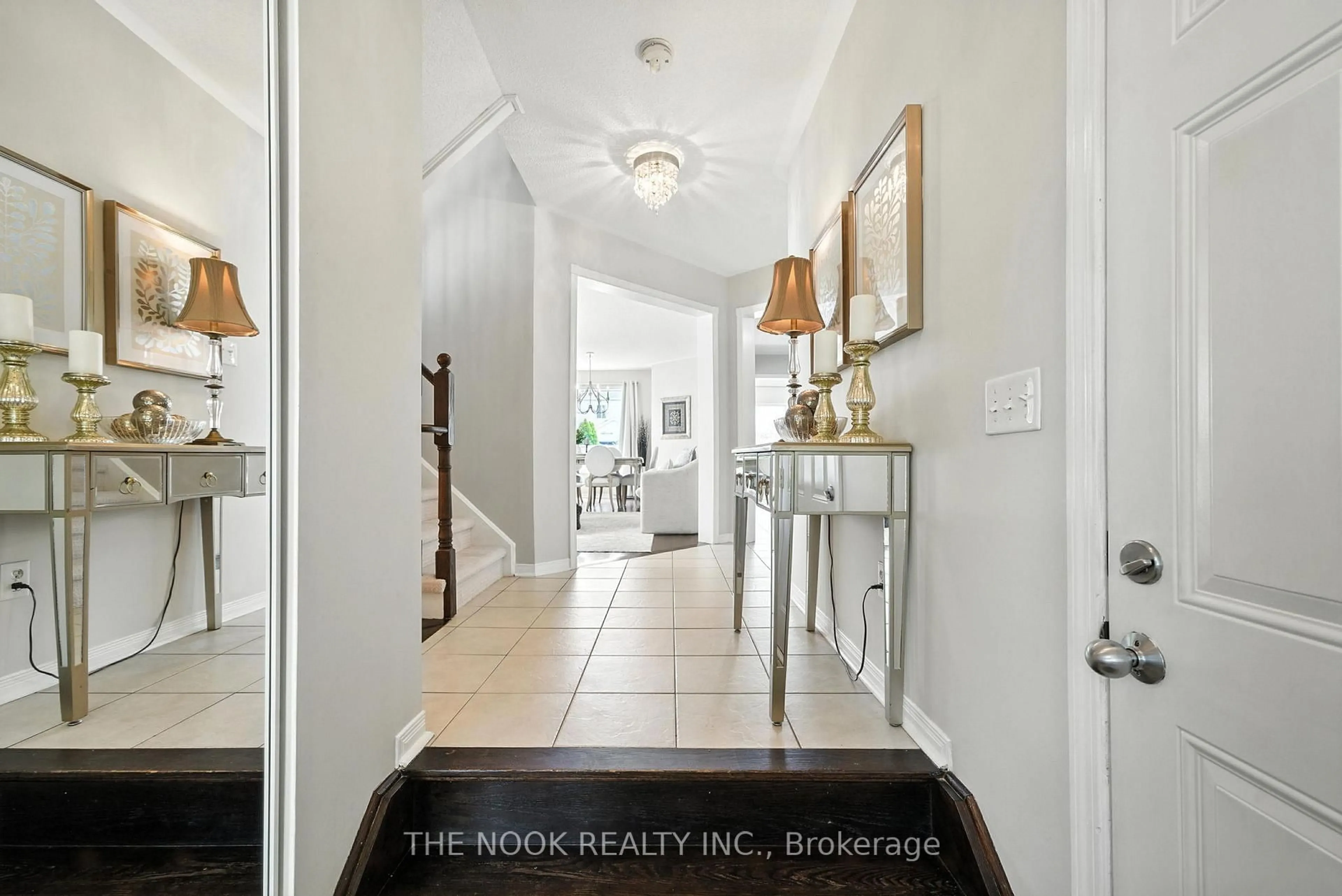 Indoor entryway for 1339 Whitelaw Ave, Oshawa Ontario L1K 0G6