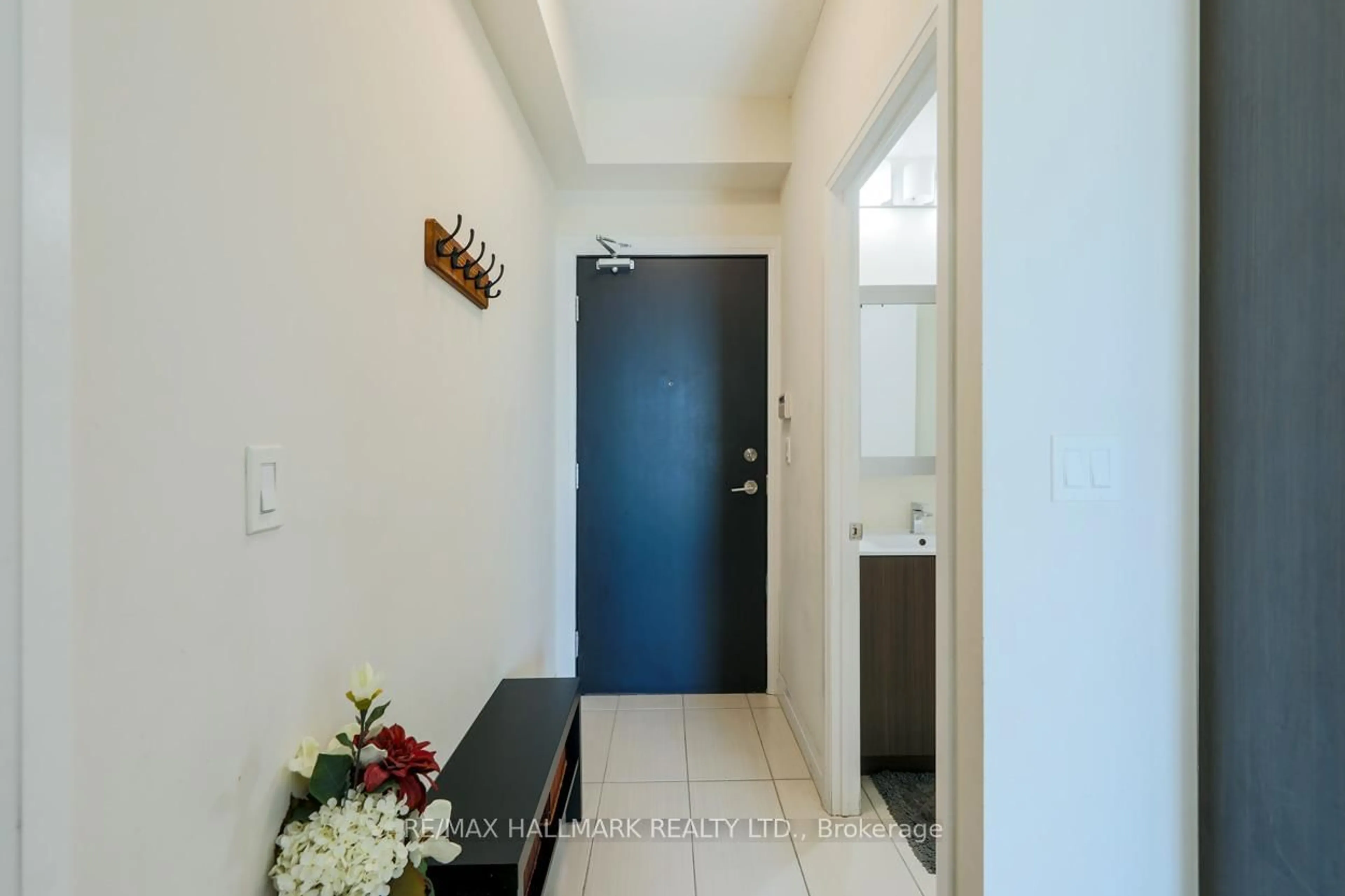 Indoor entryway for 22 East Haven Dr #818, Toronto Ontario M1N 1L9