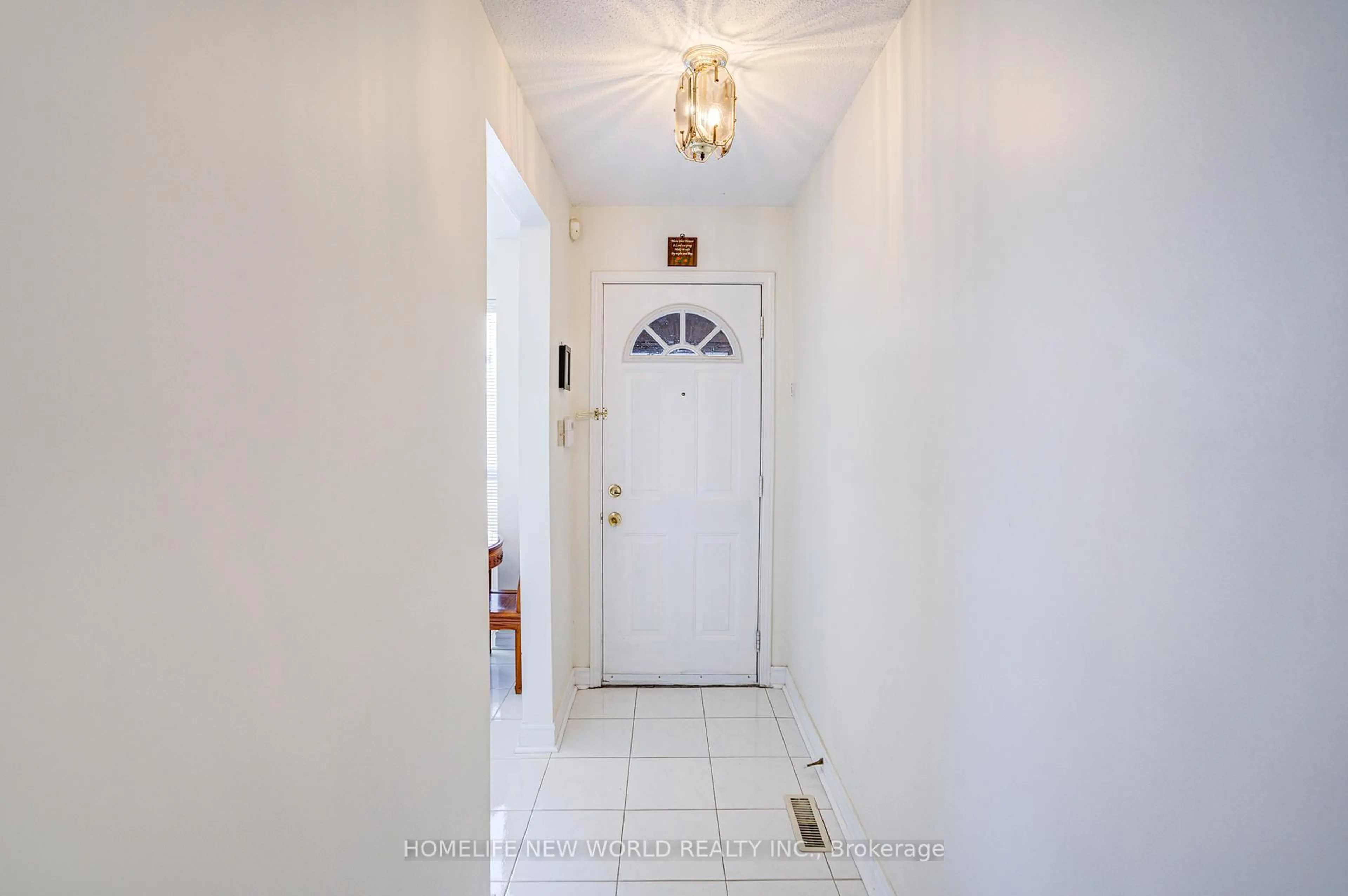 Indoor entryway for 44 Chester Le Blvd #39, Toronto Ontario M1W 2M8