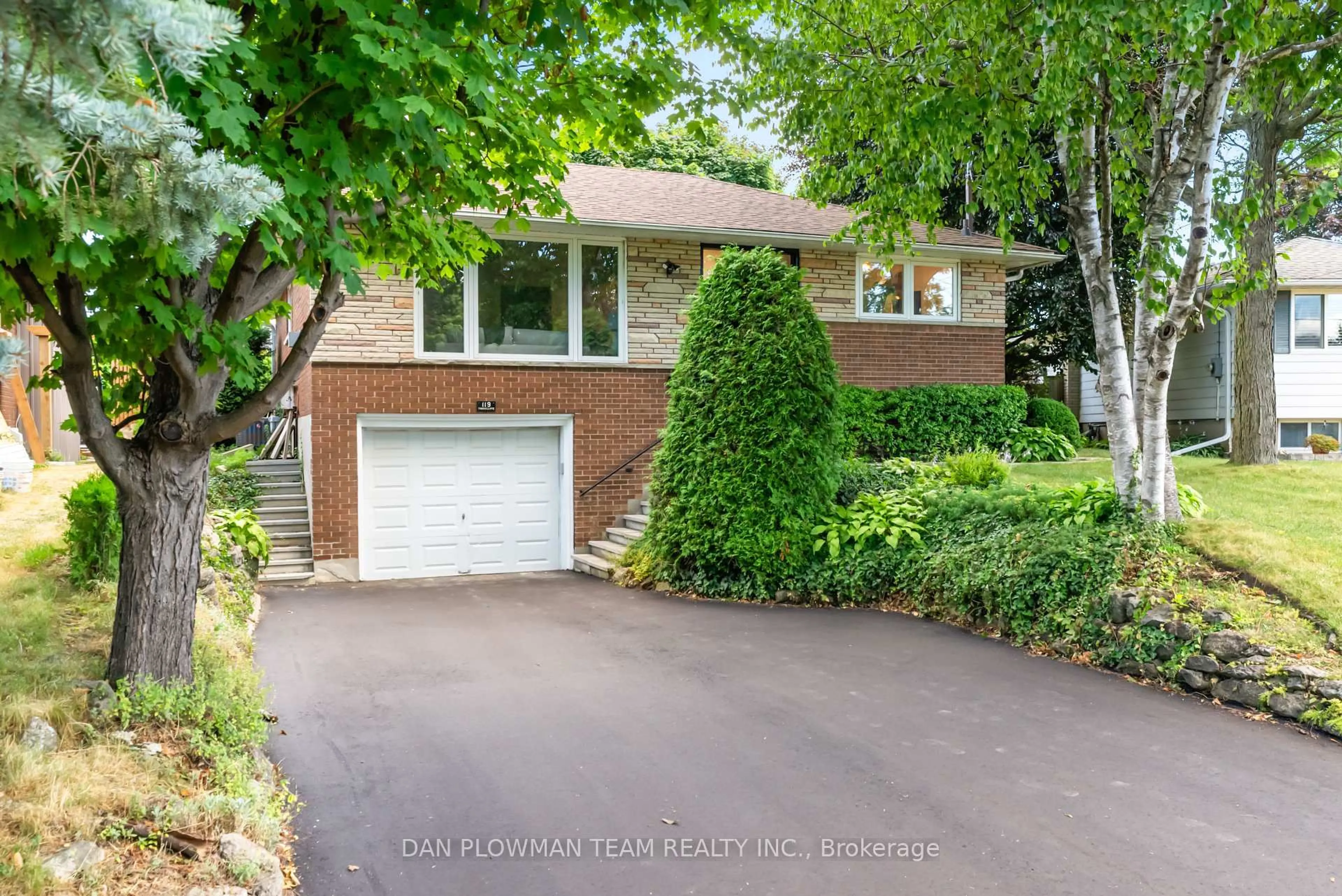 Home with brick exterior material, street for 119 Thorncliffe St, Oshawa Ontario L1H 7H3