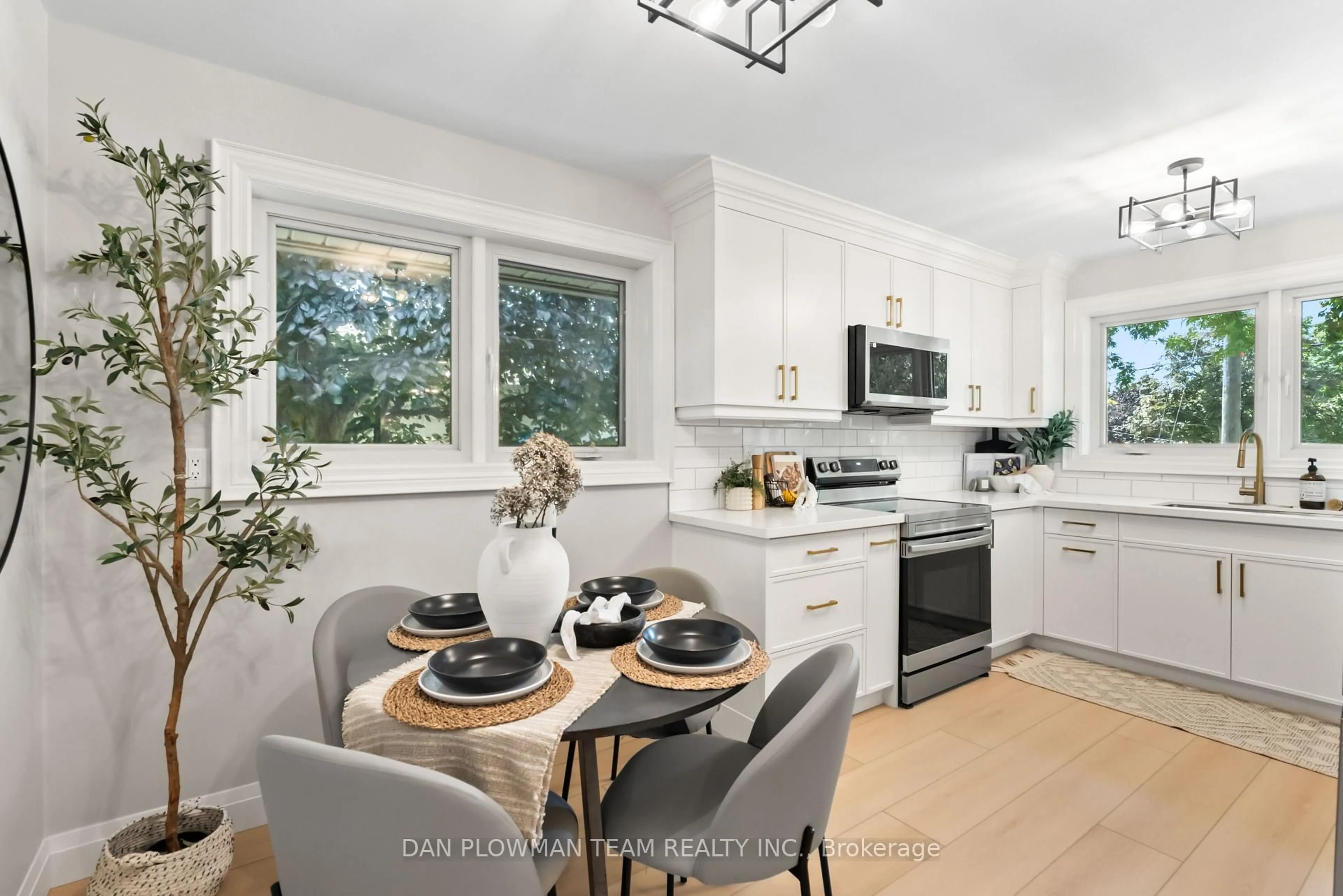 Open concept kitchen, unknown for 119 Thorncliffe St, Oshawa Ontario L1H 7H3