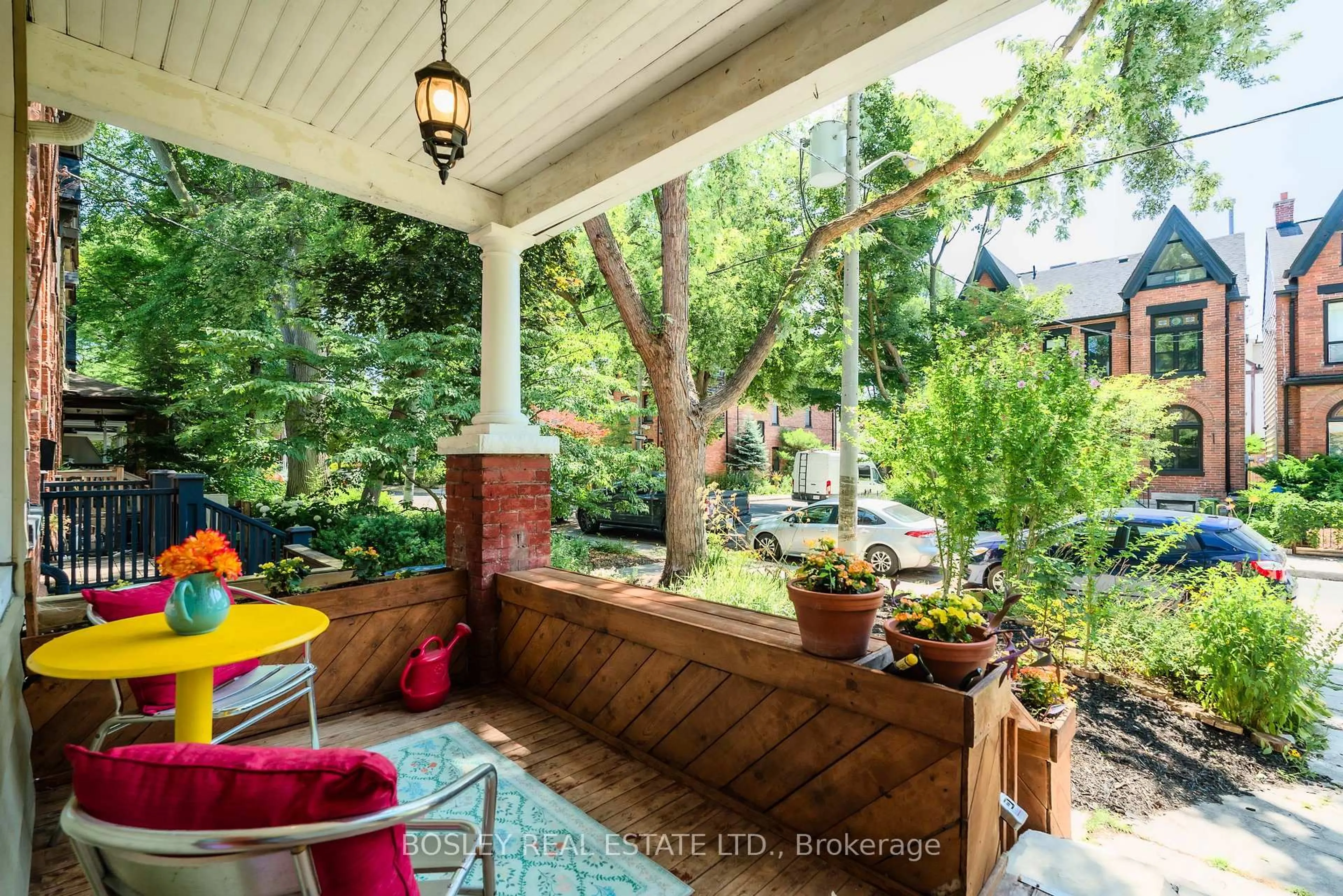 Patio, street for 138 First Ave, Toronto Ontario M4M 1X1