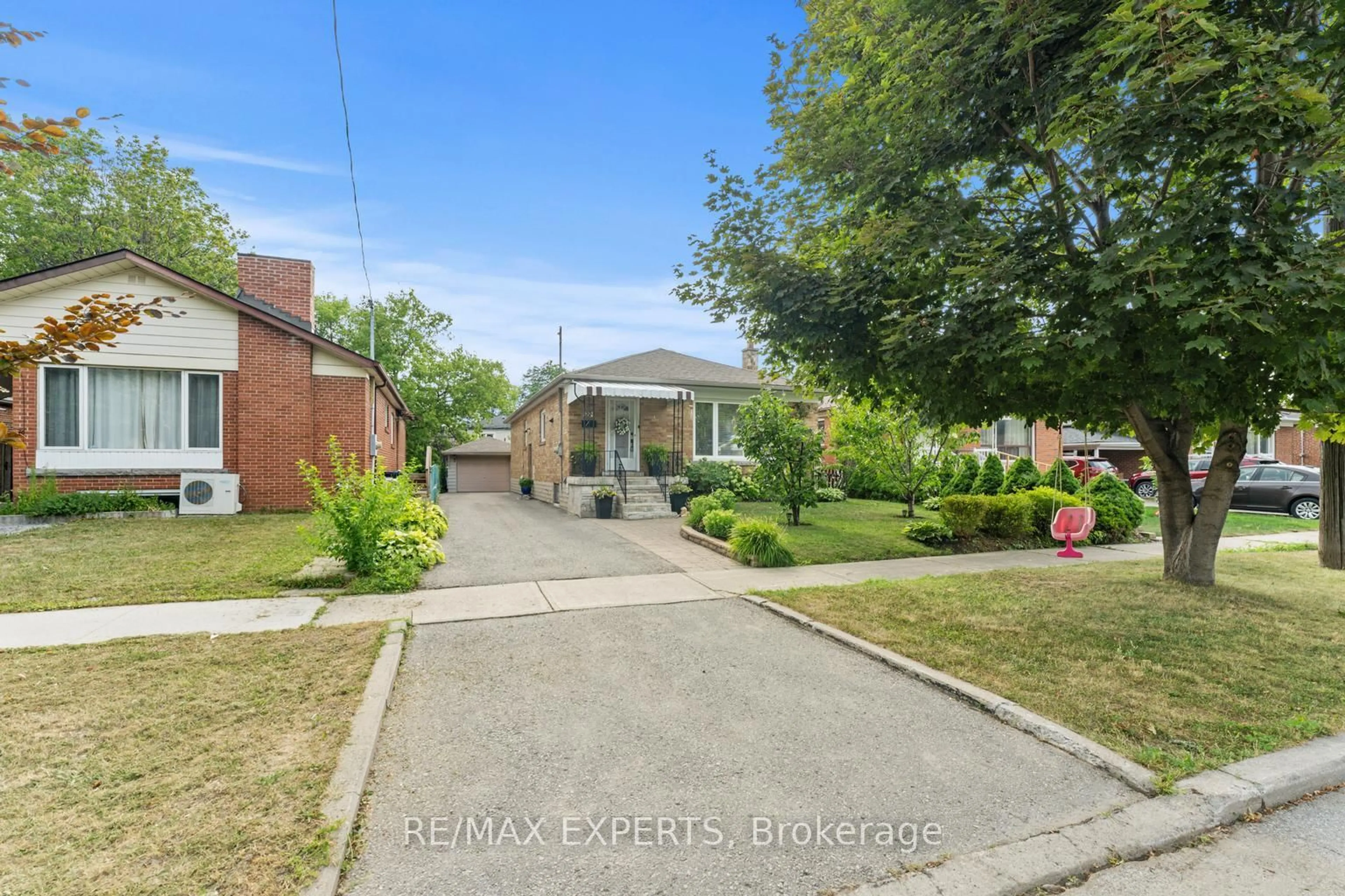 A pic from outside/outdoor area/front of a property/back of a property/a pic from drone, street for 22 Beacon Rd, Toronto Ontario M1P 1G7