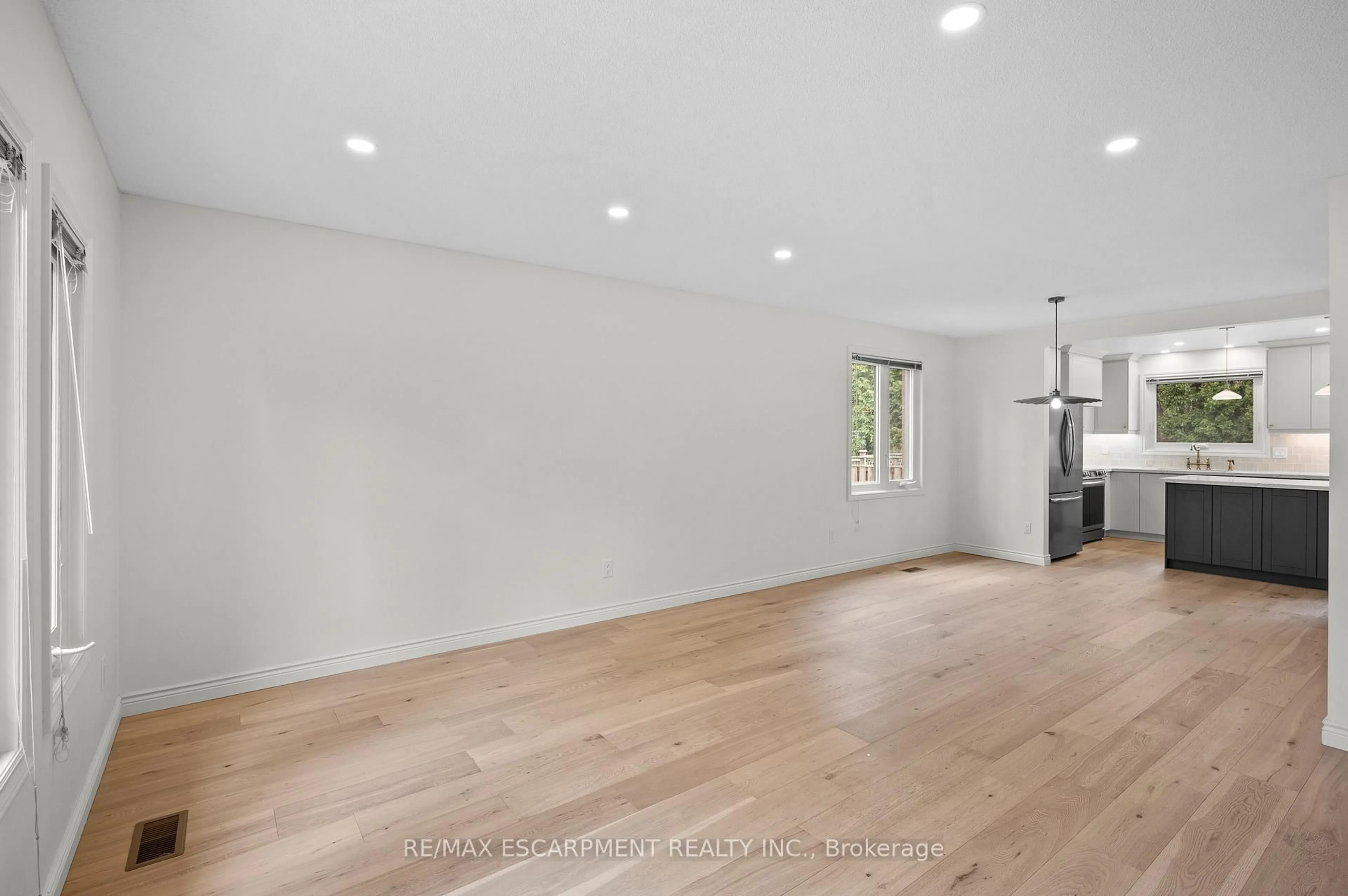 A pic of a room for 31 Inglewood Pl, Whitby Ontario L1N 8Z9