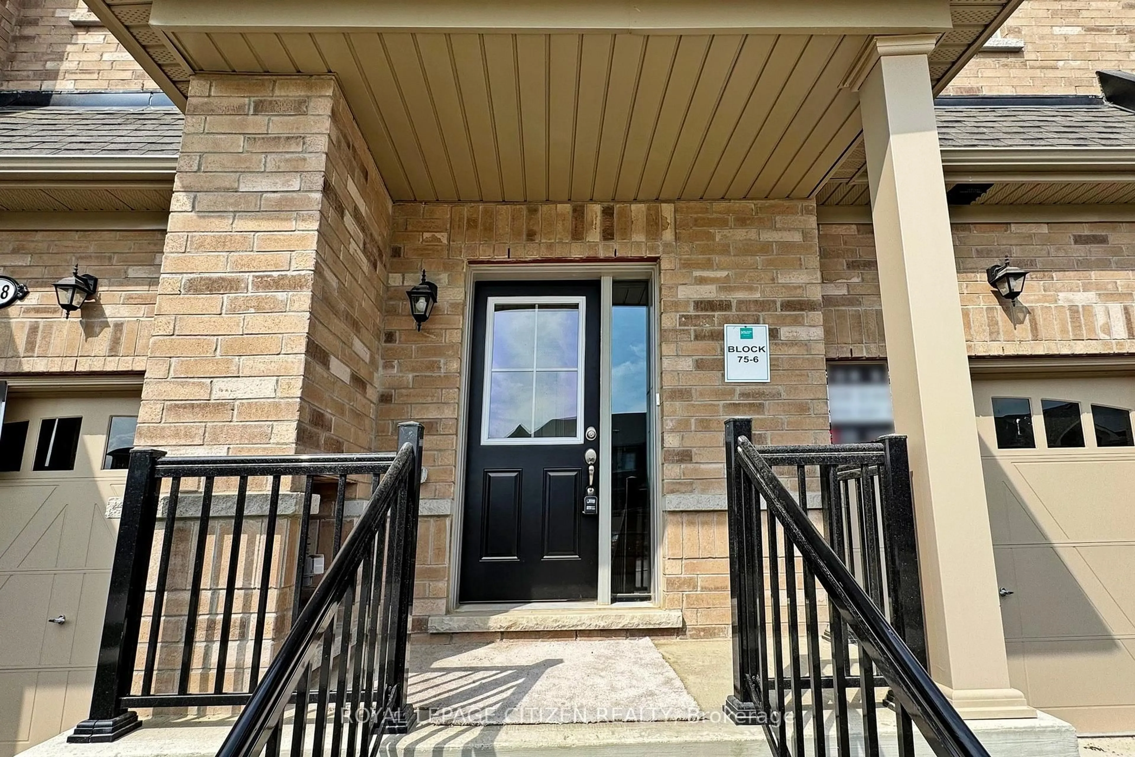 Indoor entryway for 134 North Garden Blvd, Scugog Ontario L9L 1B3