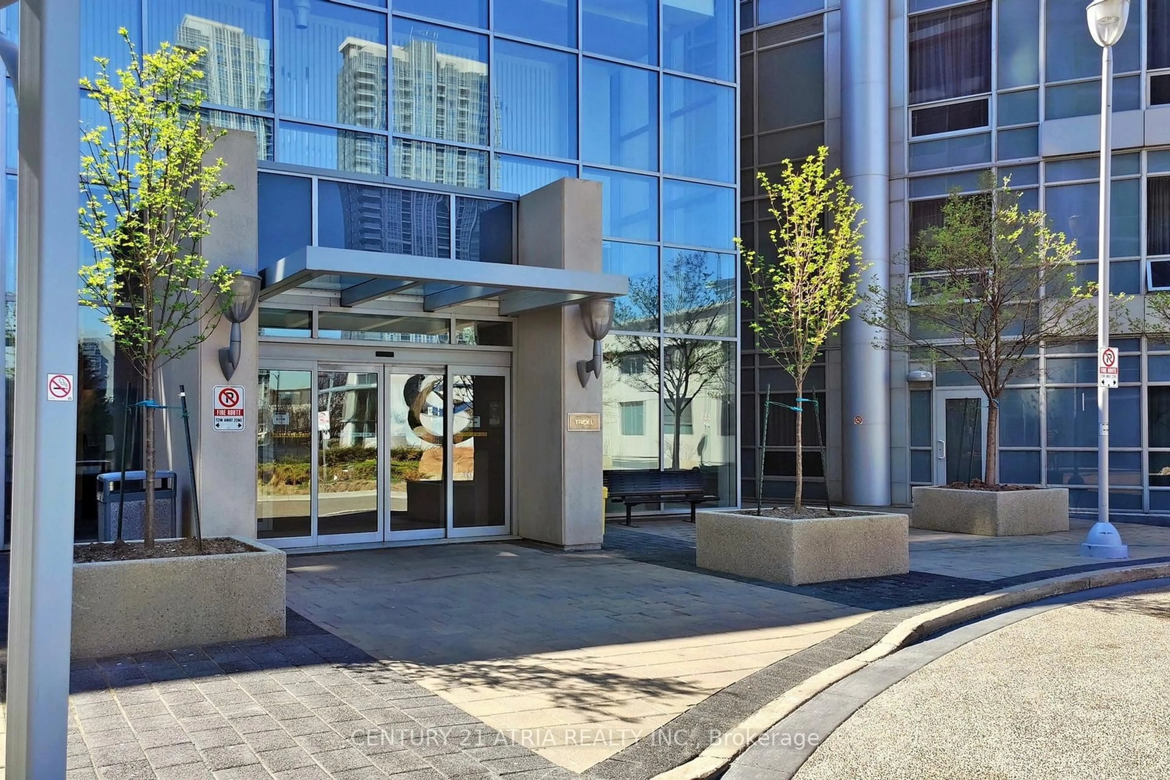 Indoor foyer for 125 Village Green Sq #1205, Toronto Ontario M1S 0G3