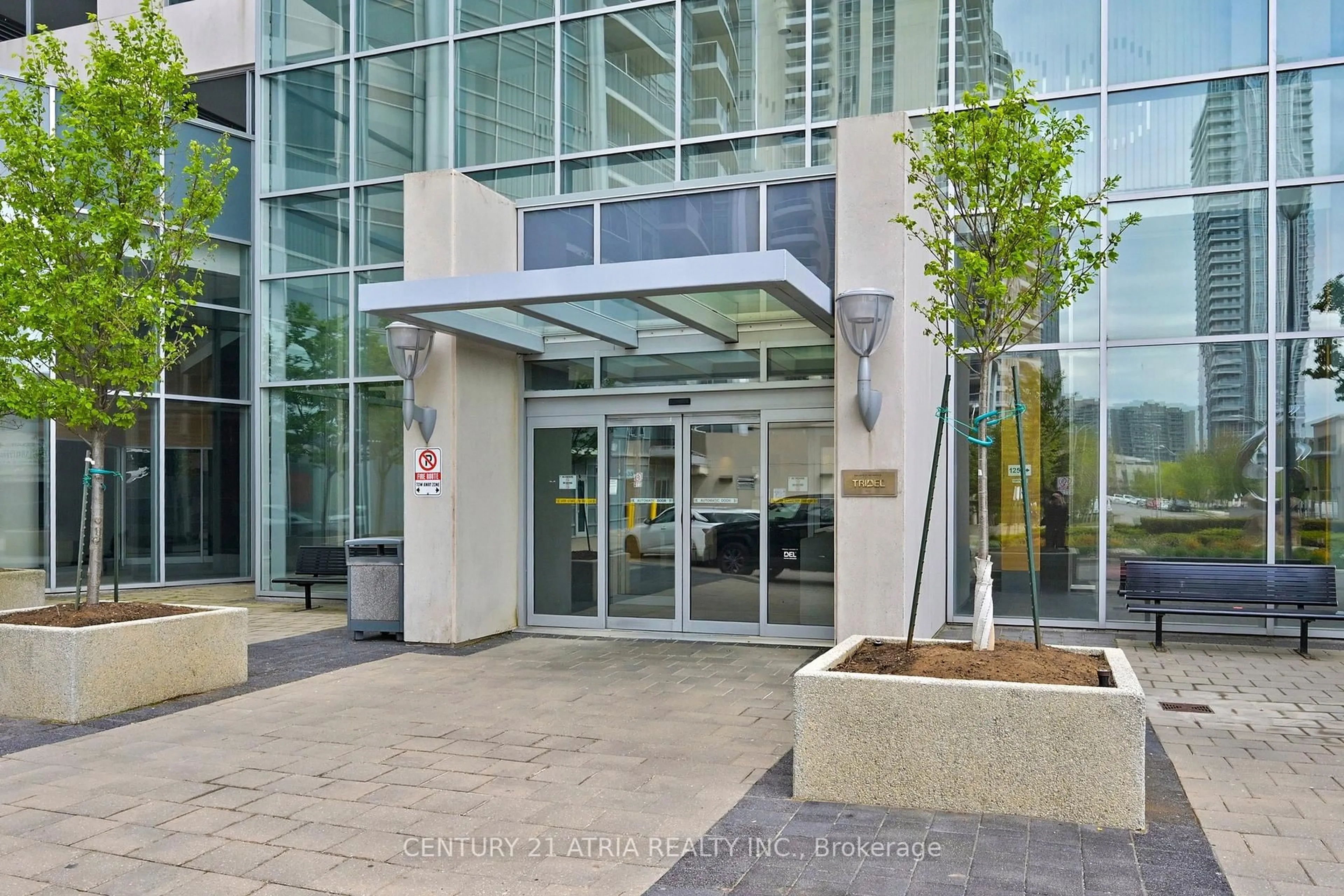 Indoor foyer for 125 Village Green Sq #1205, Toronto Ontario M1S 0G3