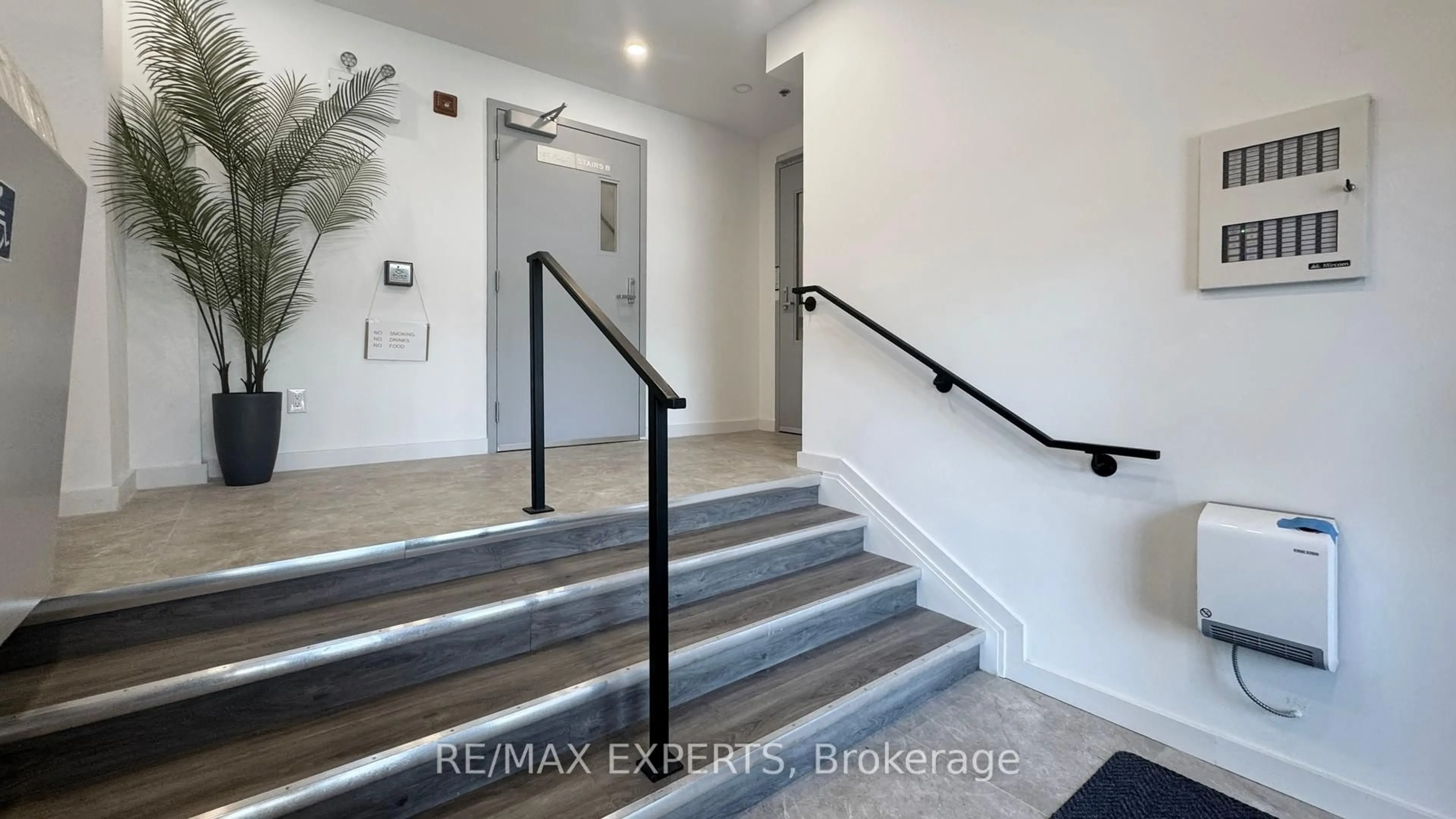 Unknown for 45 Connaught Ave #405, Toronto Ontario M4L 2V8