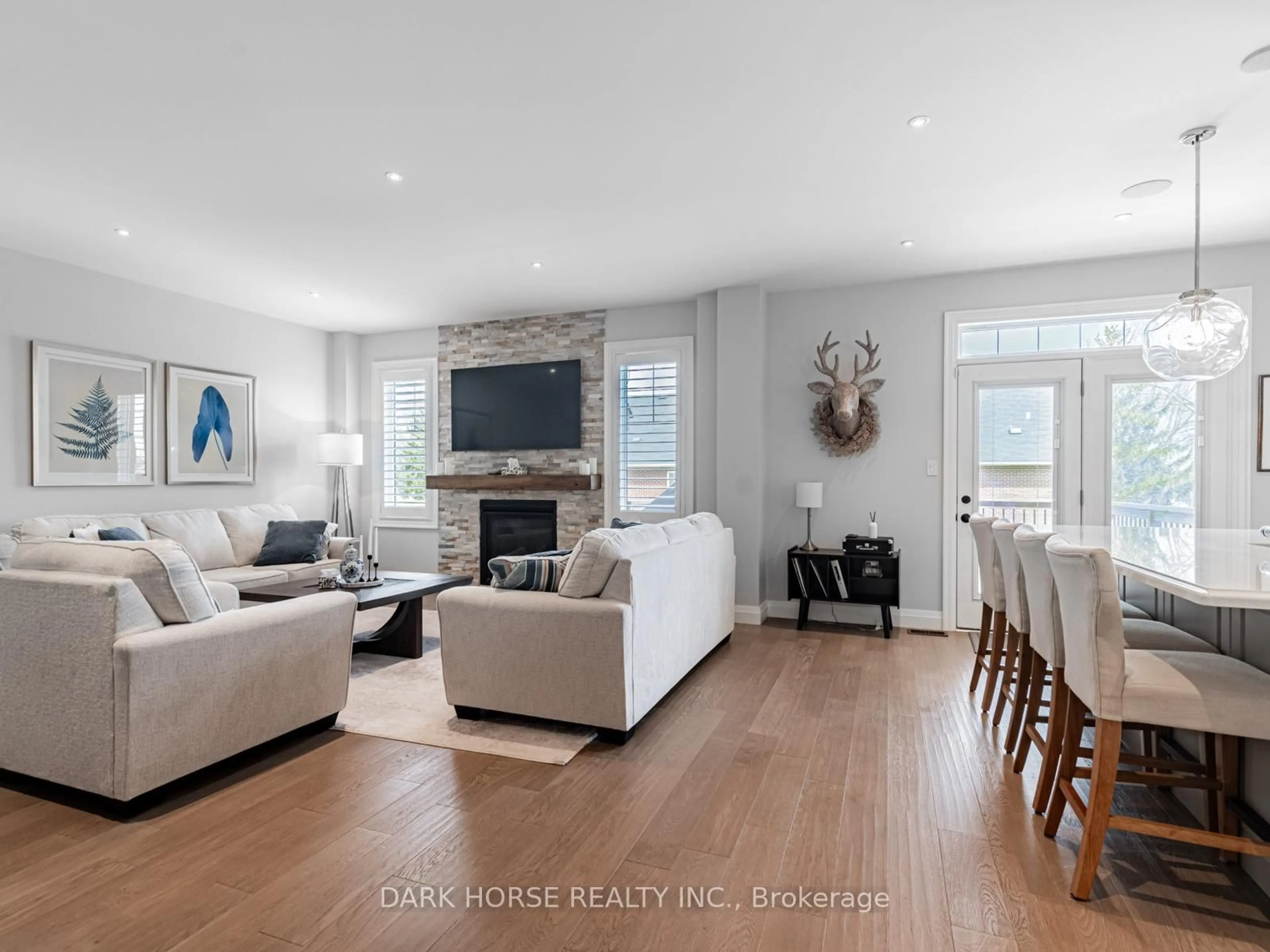 Living room with furniture, unknown for 420 Northglen Blvd, Clarington Ontario L1C 7E2