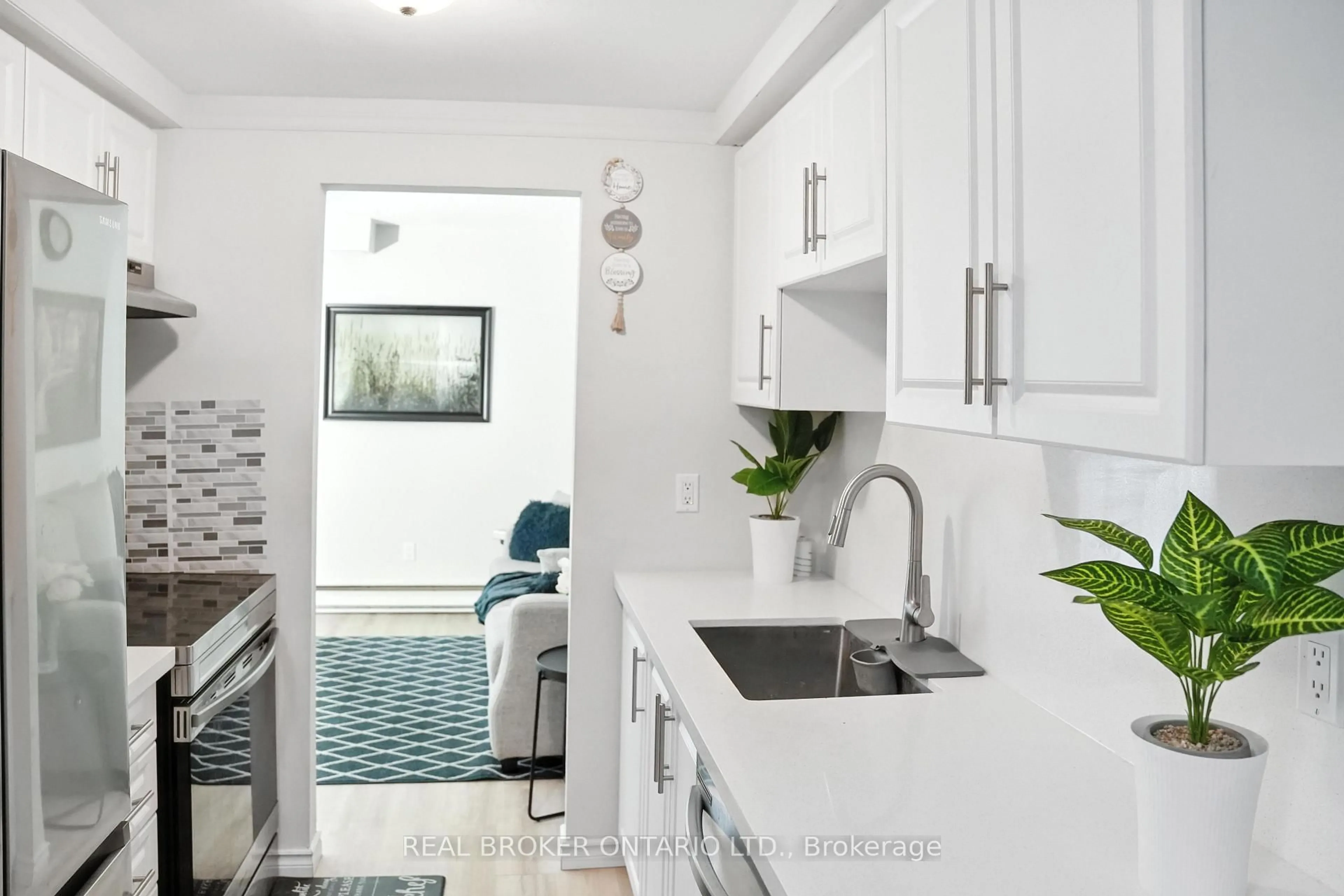 Unknown for 350 Camelot Crt #19, Oshawa Ontario L1G 6P7