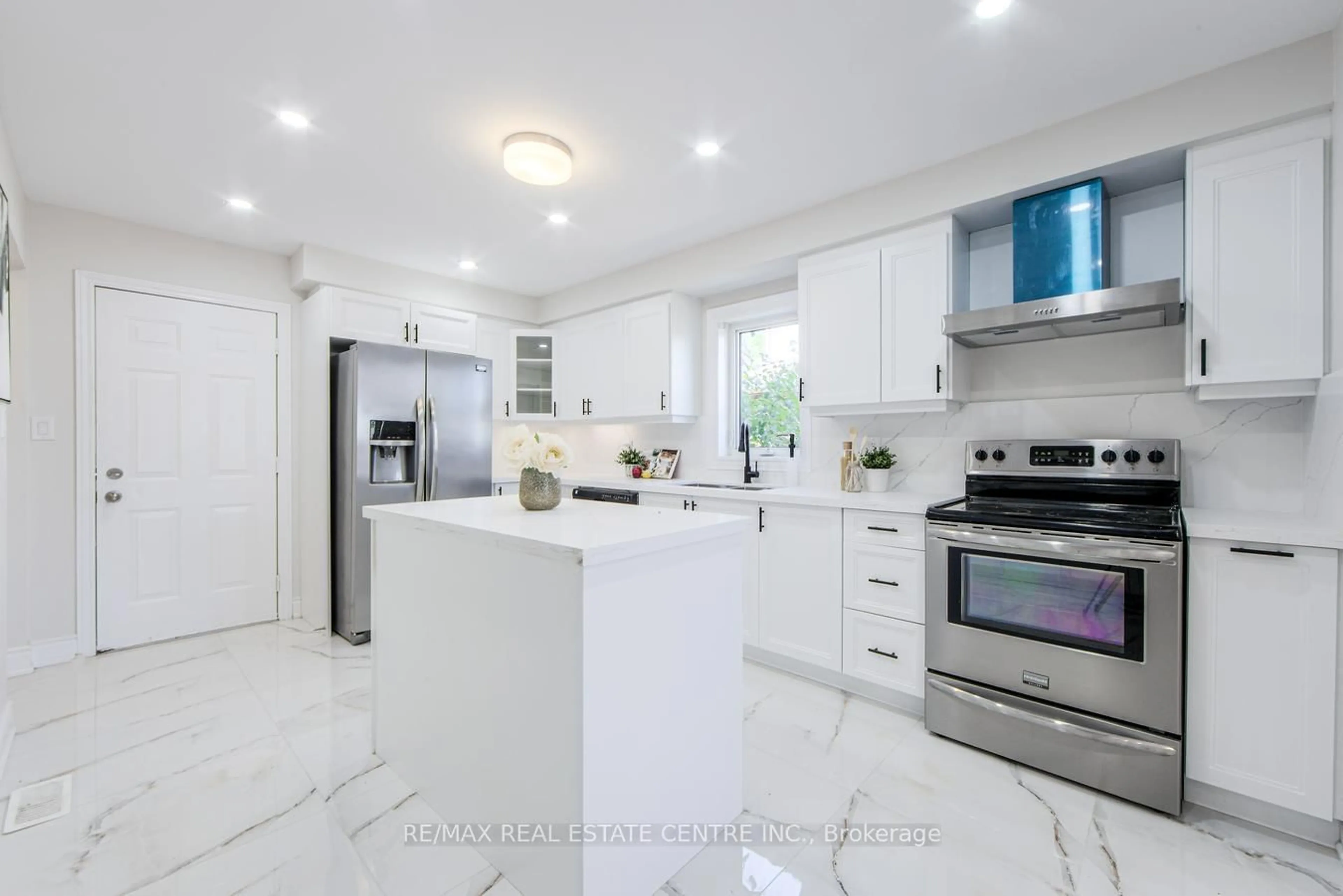 Contemporary kitchen, ceramic/tile floor for 27 Rickaby St, Clarington Ontario L1C 4X7